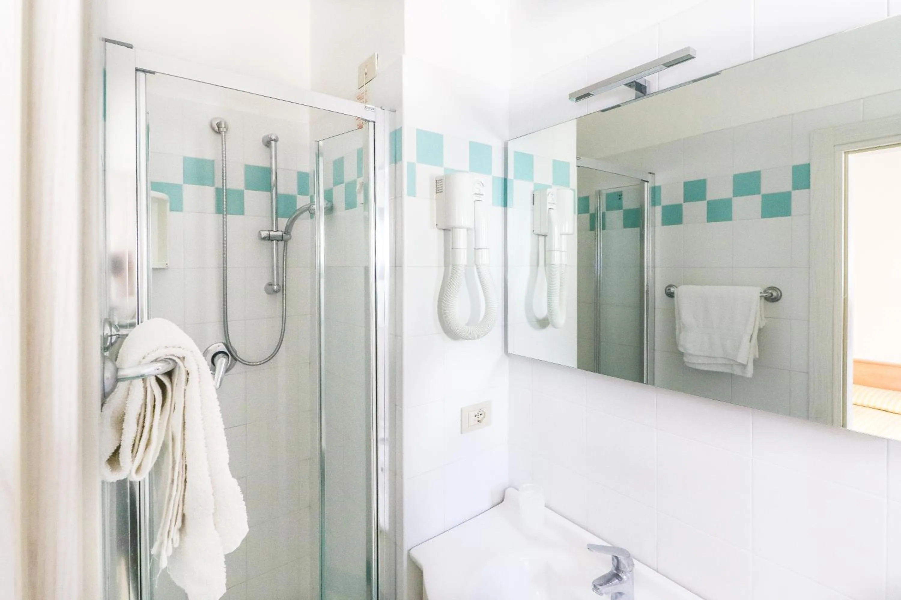 Shower in Hotel Jesulum