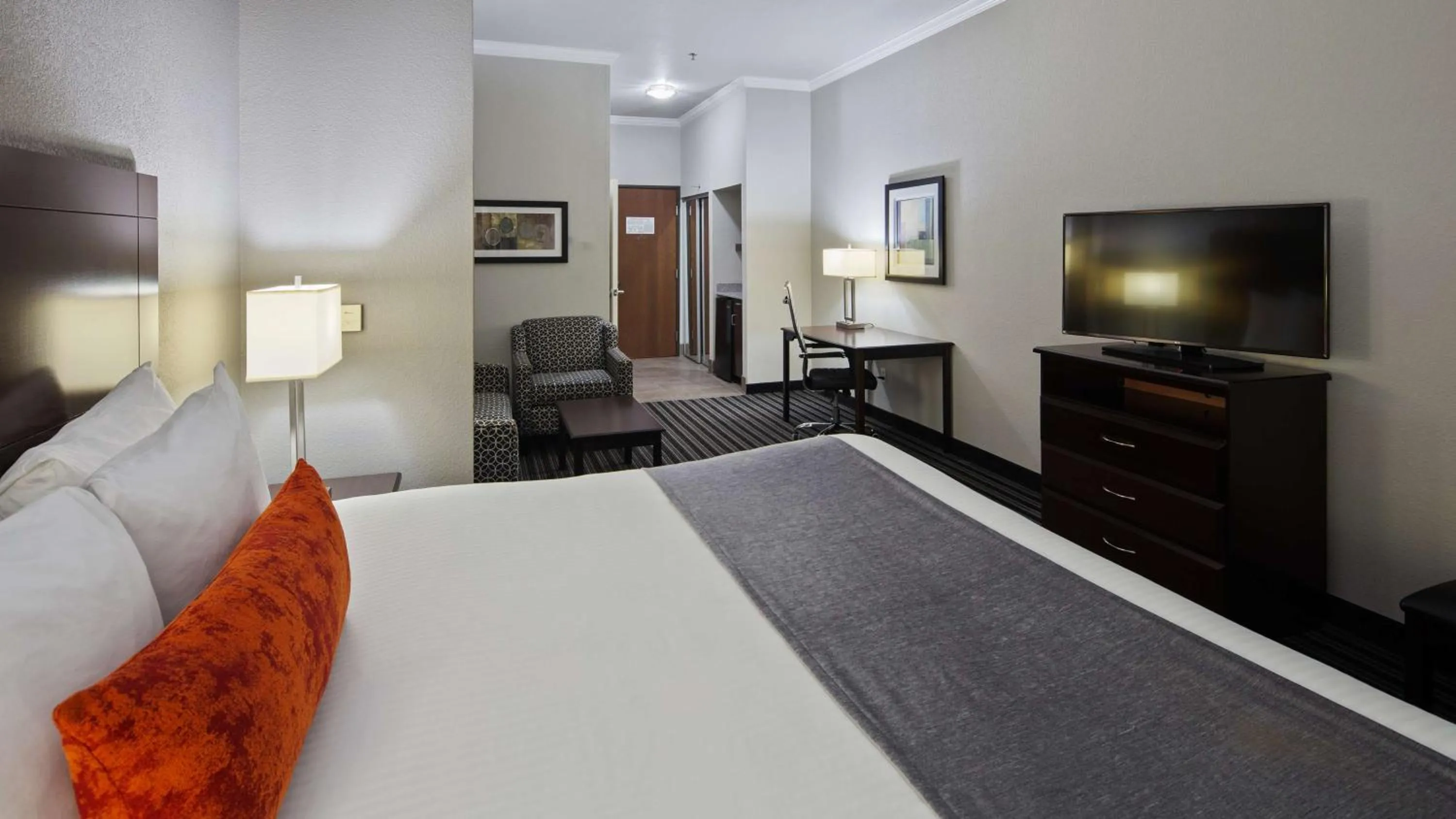 Photo of the whole room, Bed in Best Western Plus Austin Airport Inn & Suites