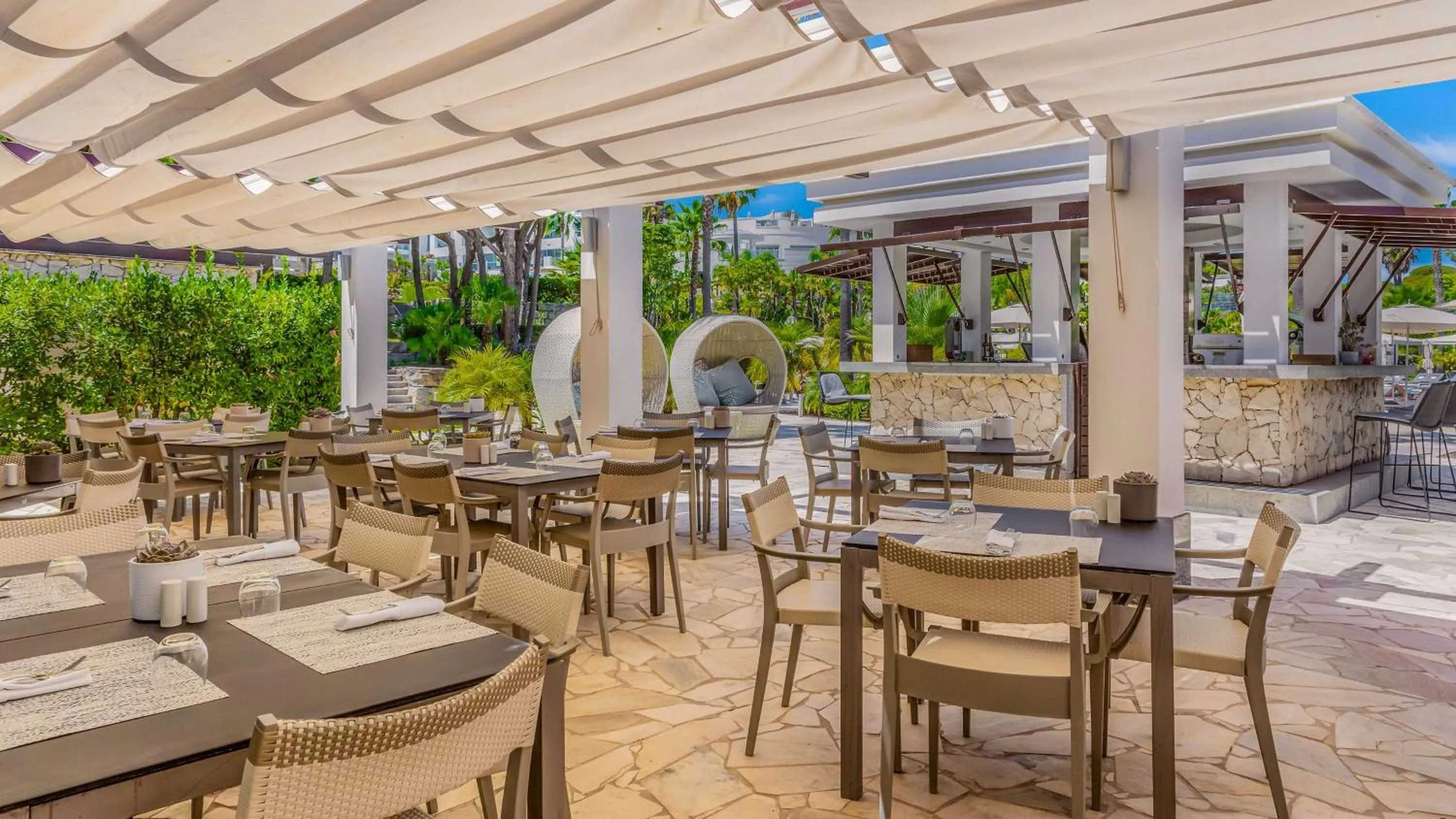 Lounge or bar in Conrad Algarve