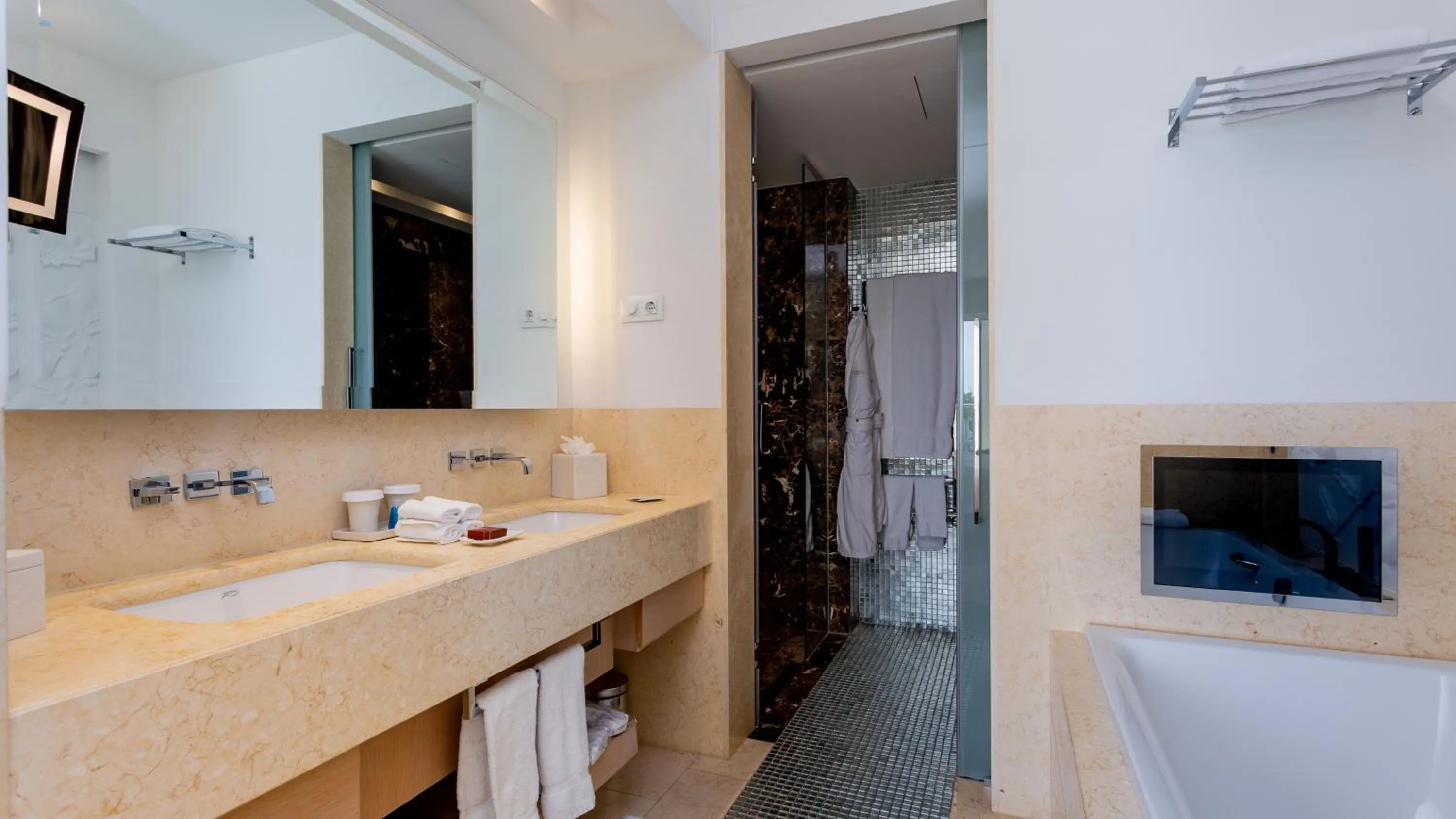 Shower in Conrad Algarve