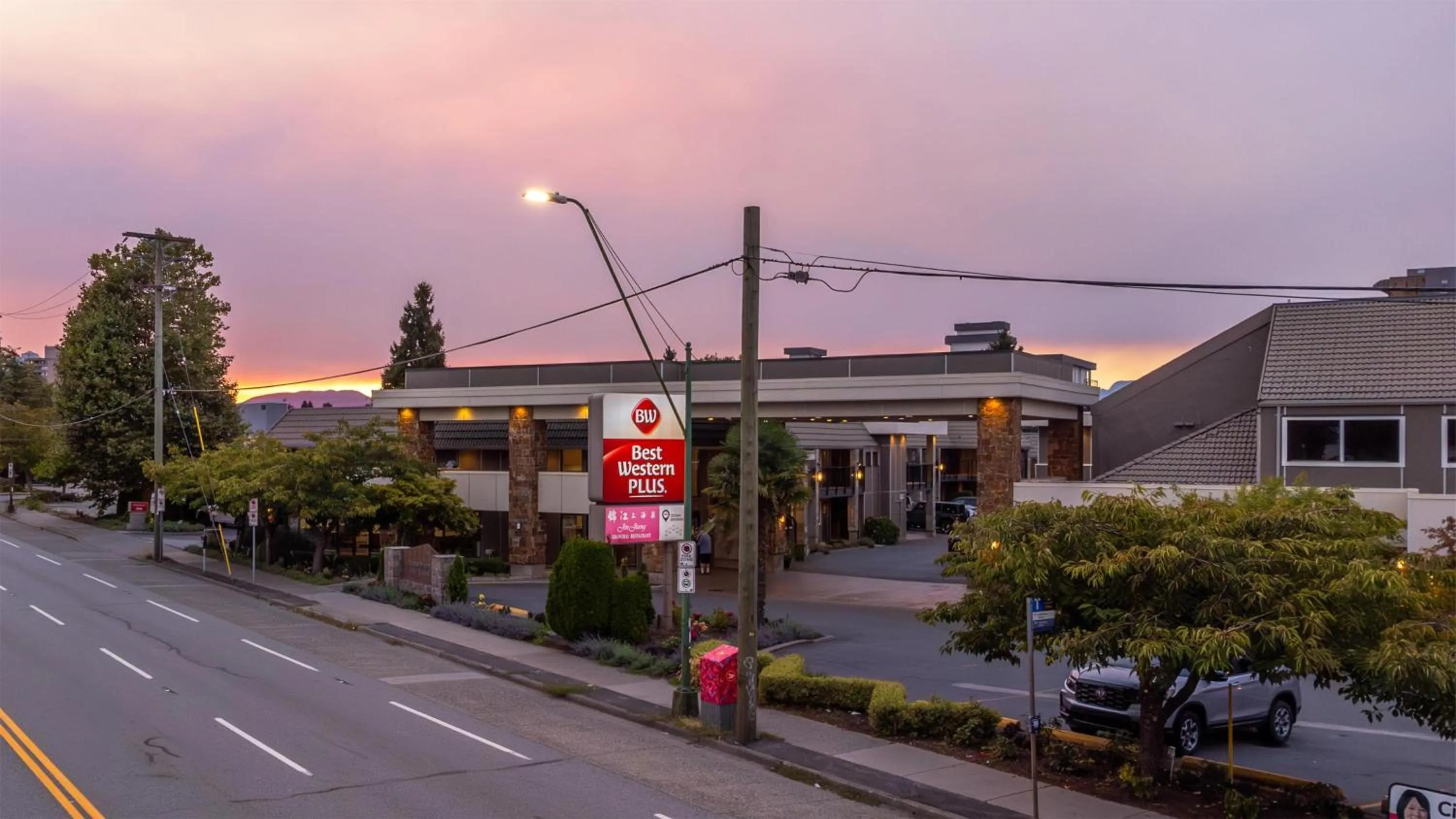 Property building in Best Western PLUS Burnaby Hotel