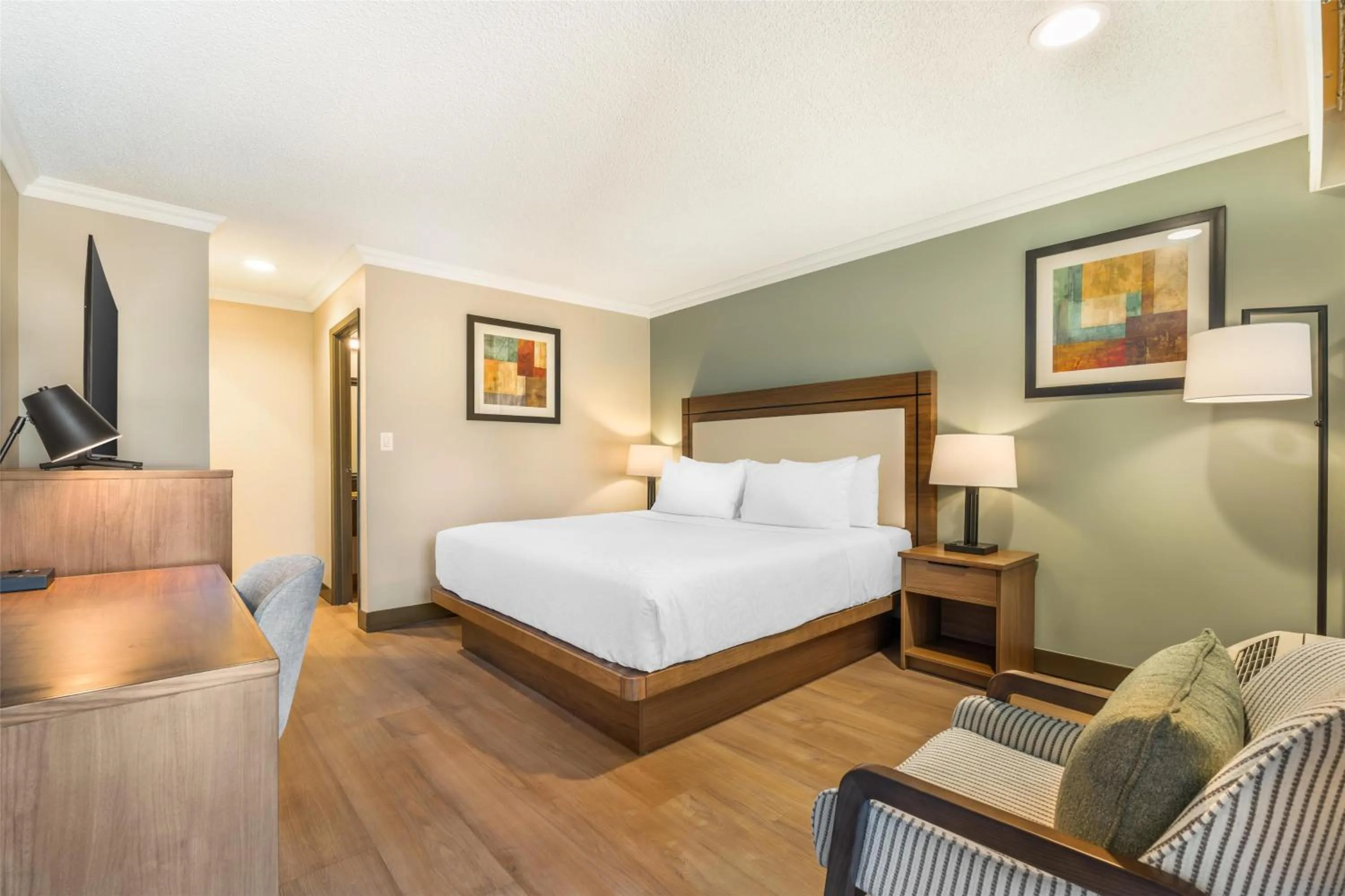 Bedroom, Bed in Best Western PLUS Burnaby Hotel