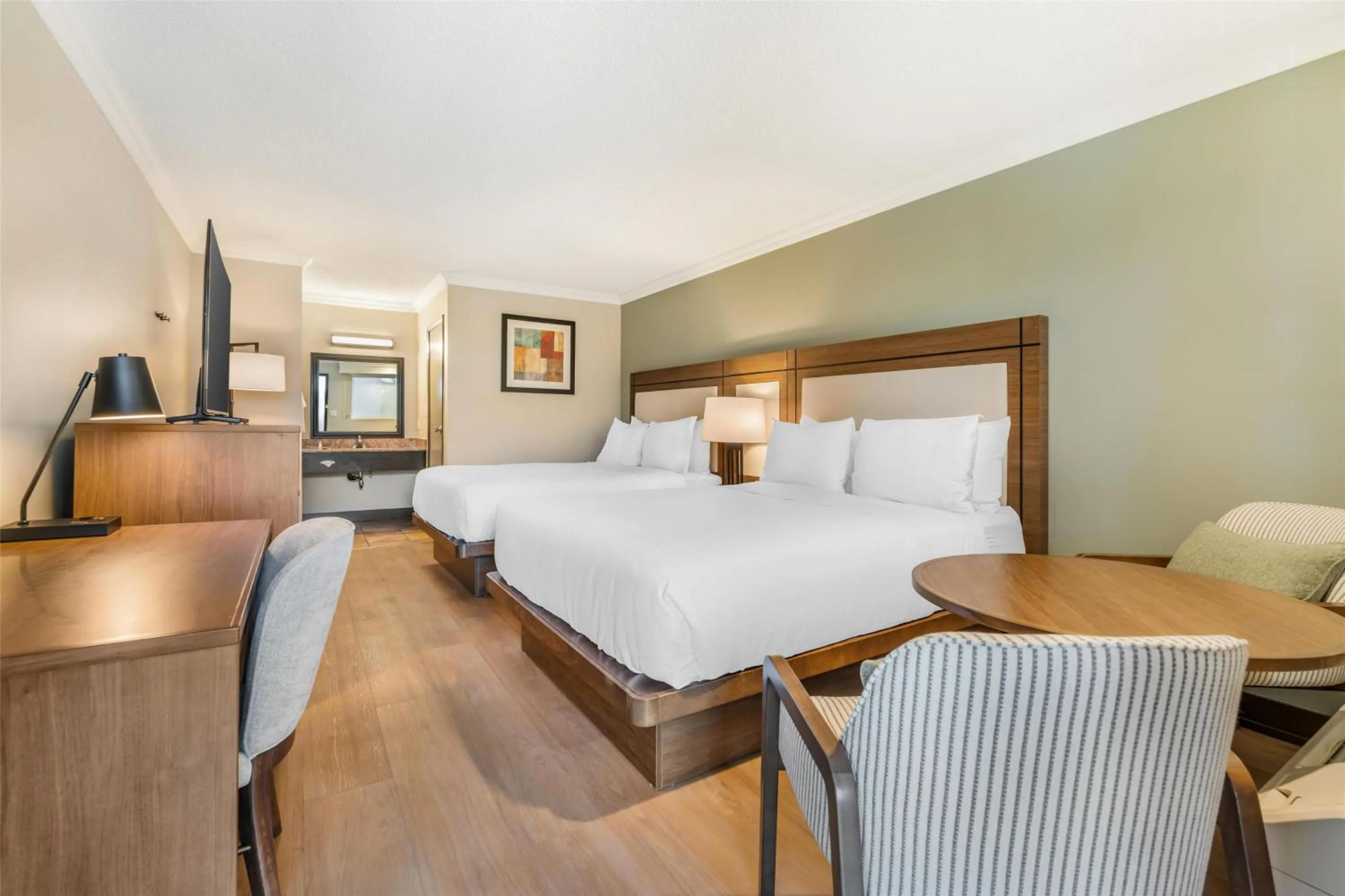 Bedroom, Bed in Best Western PLUS Burnaby Hotel