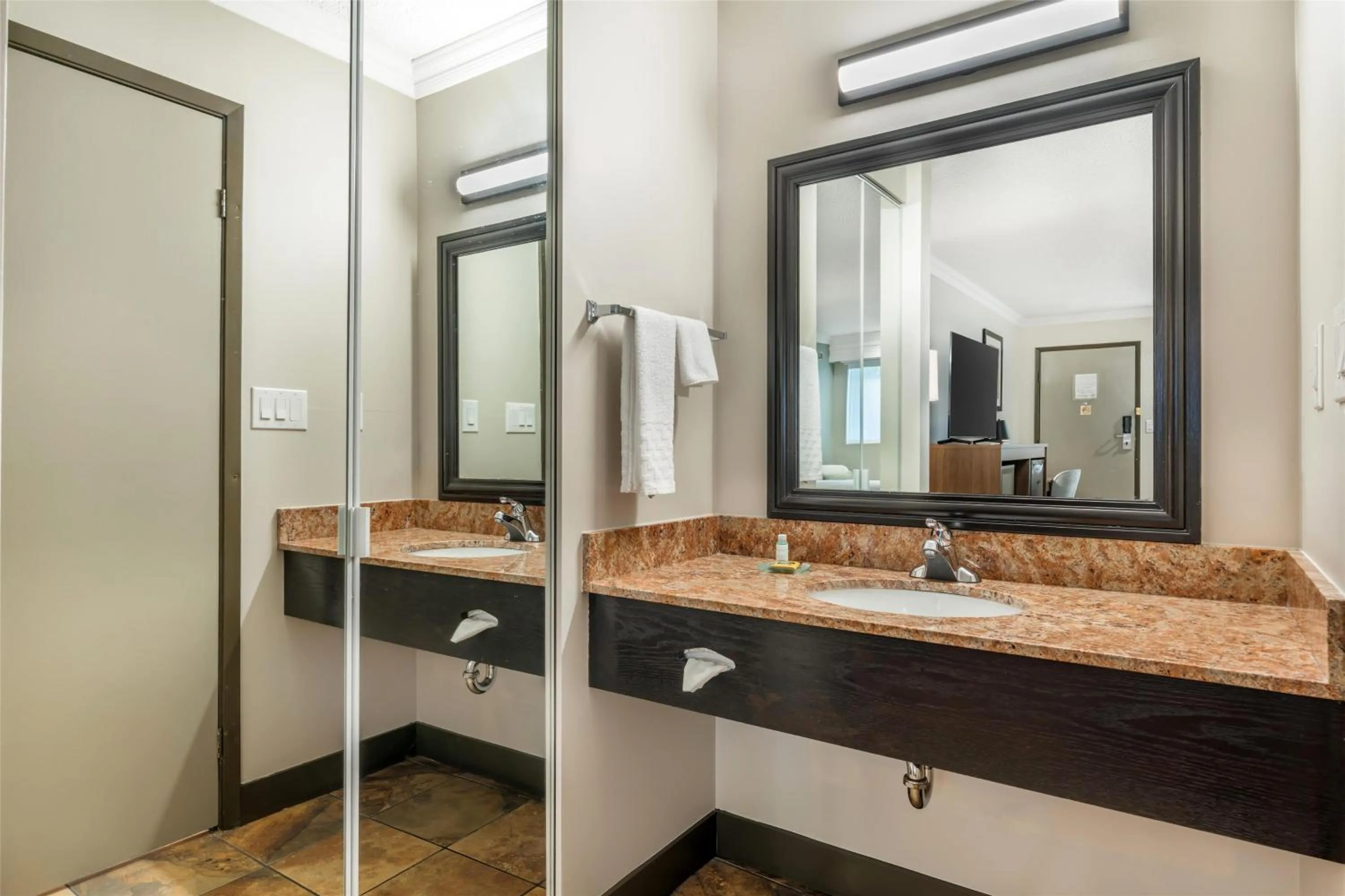 Bathroom in Best Western PLUS Burnaby Hotel