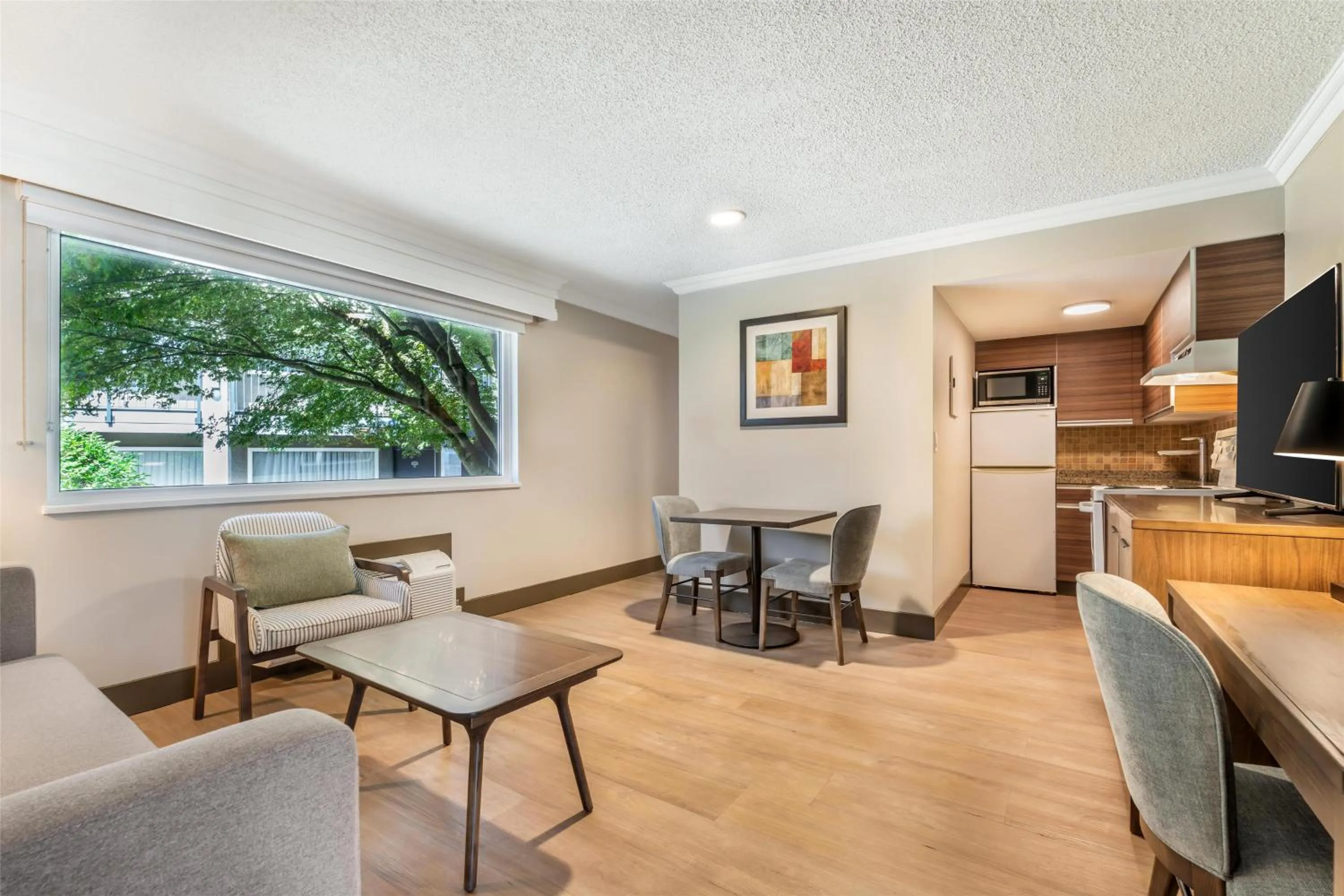 Bedroom in Best Western PLUS Burnaby Hotel