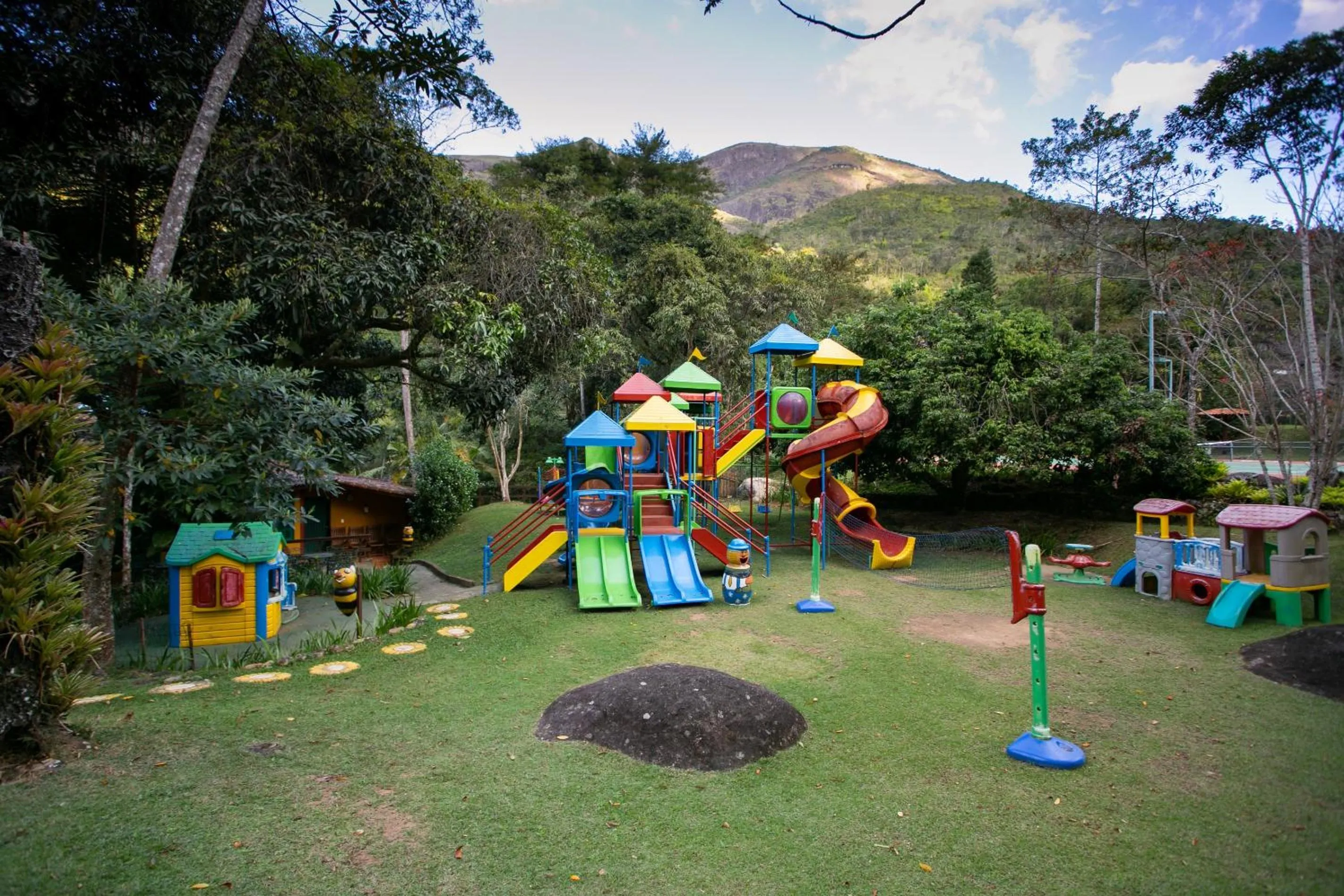 Children play ground in Bomtempo II Chales by Castelo Itaipava