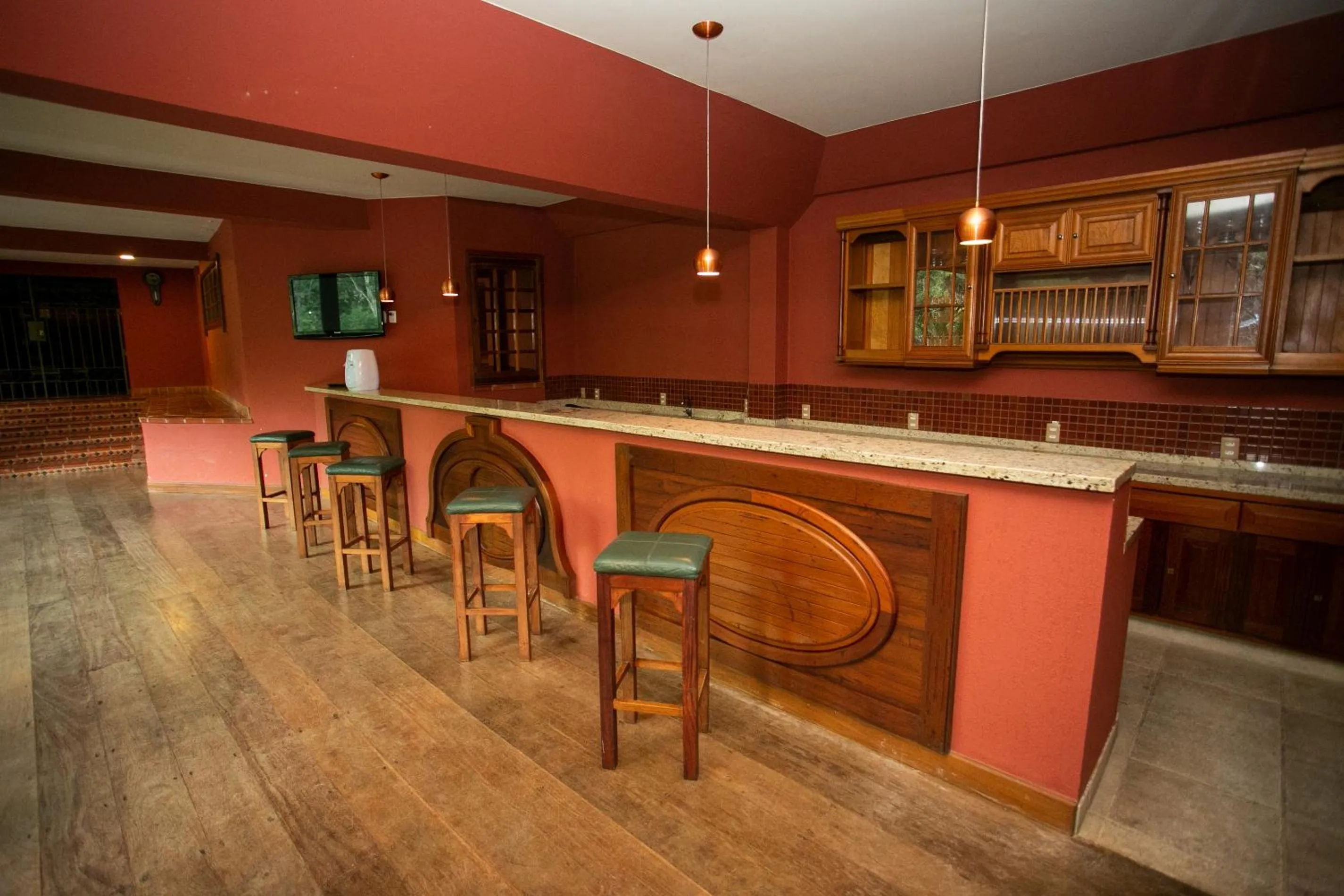 Lounge or bar in Bomtempo II Chales by Castelo Itaipava