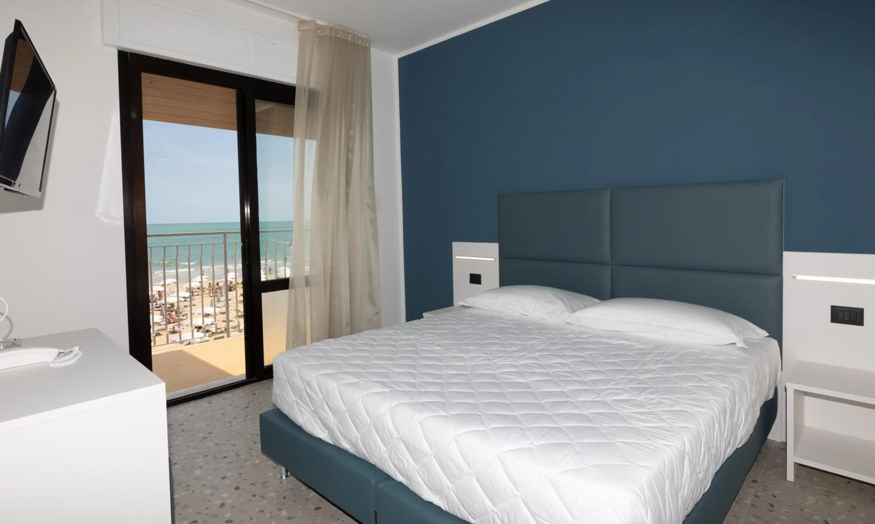 Photo of the whole room in Hotel Delaville Frontemare