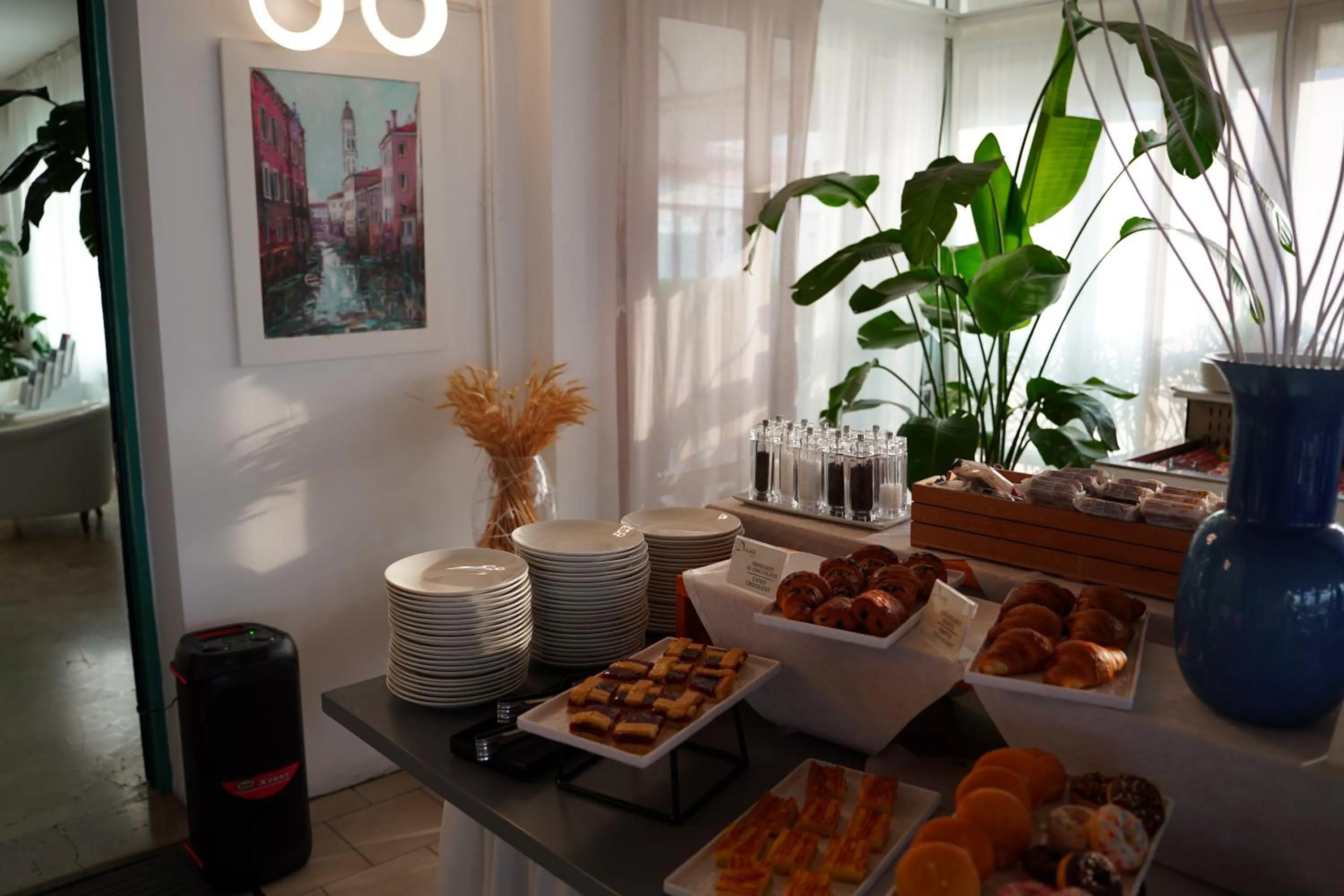 Breakfast in Hotel Delaville Frontemare