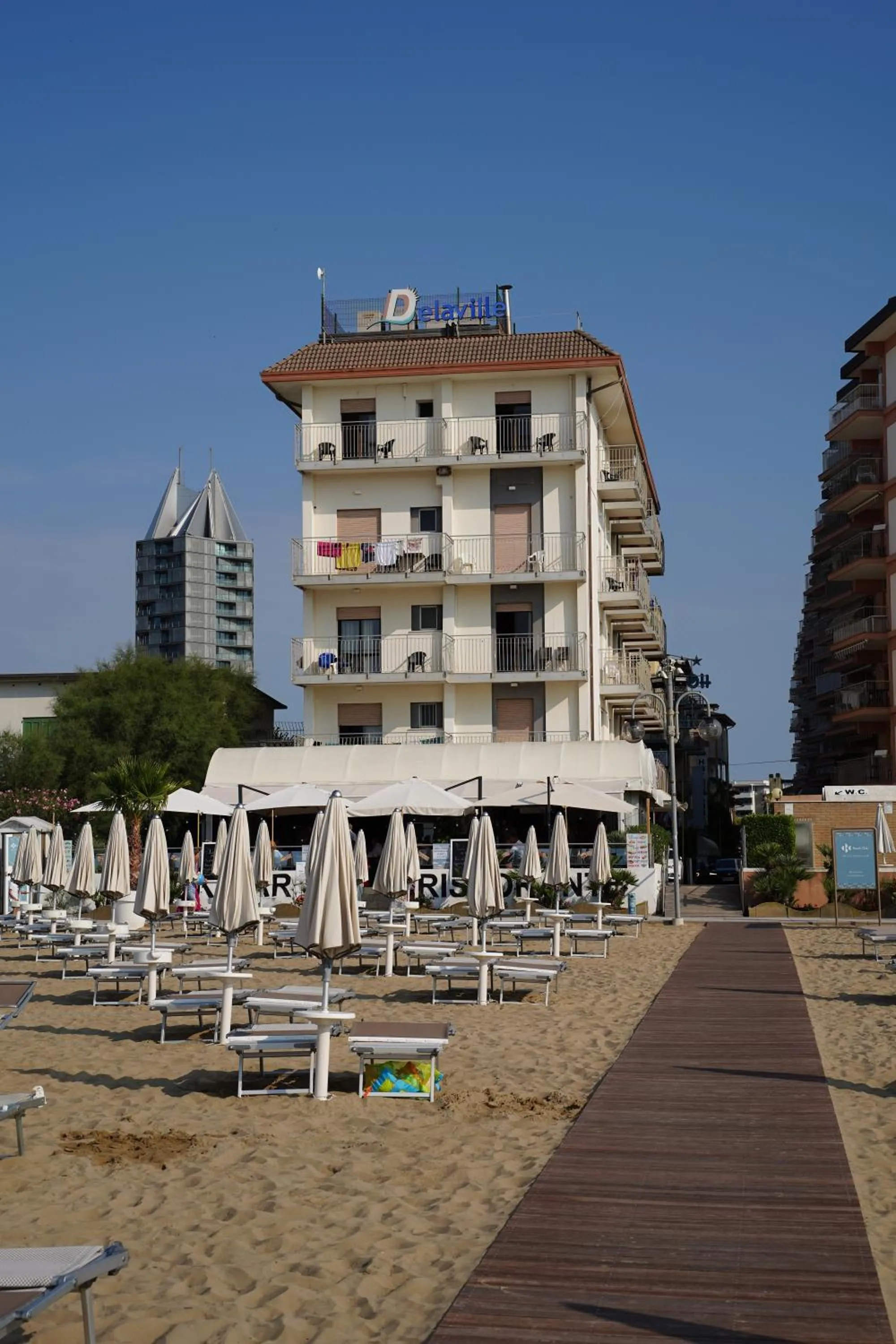 Property building in Hotel Delaville Frontemare