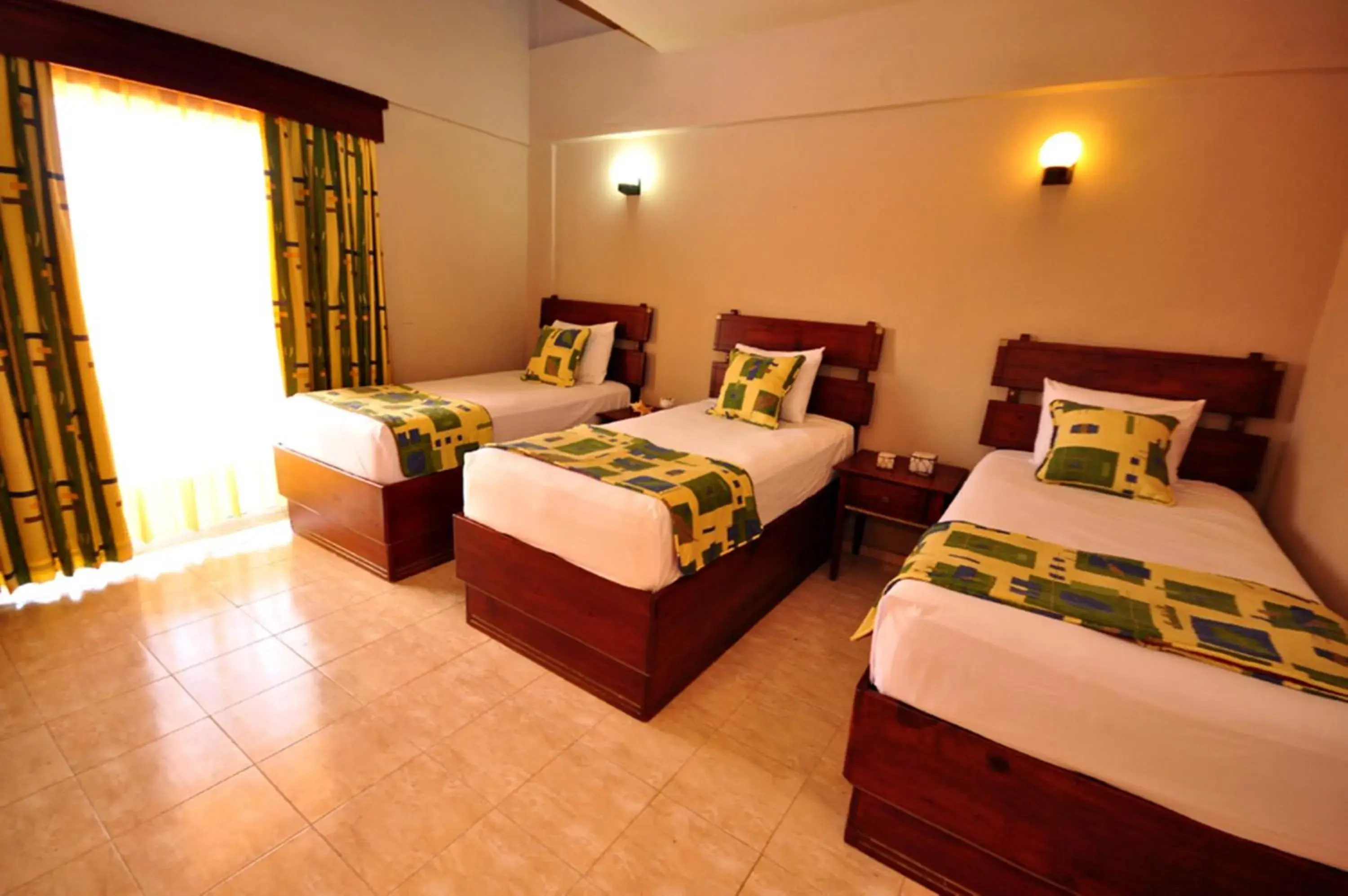 Triple Room - Free Wifi in Hotel & Casino Flamboyan Triple Room - Free Wifi in Hotel & Casino Flamboyan