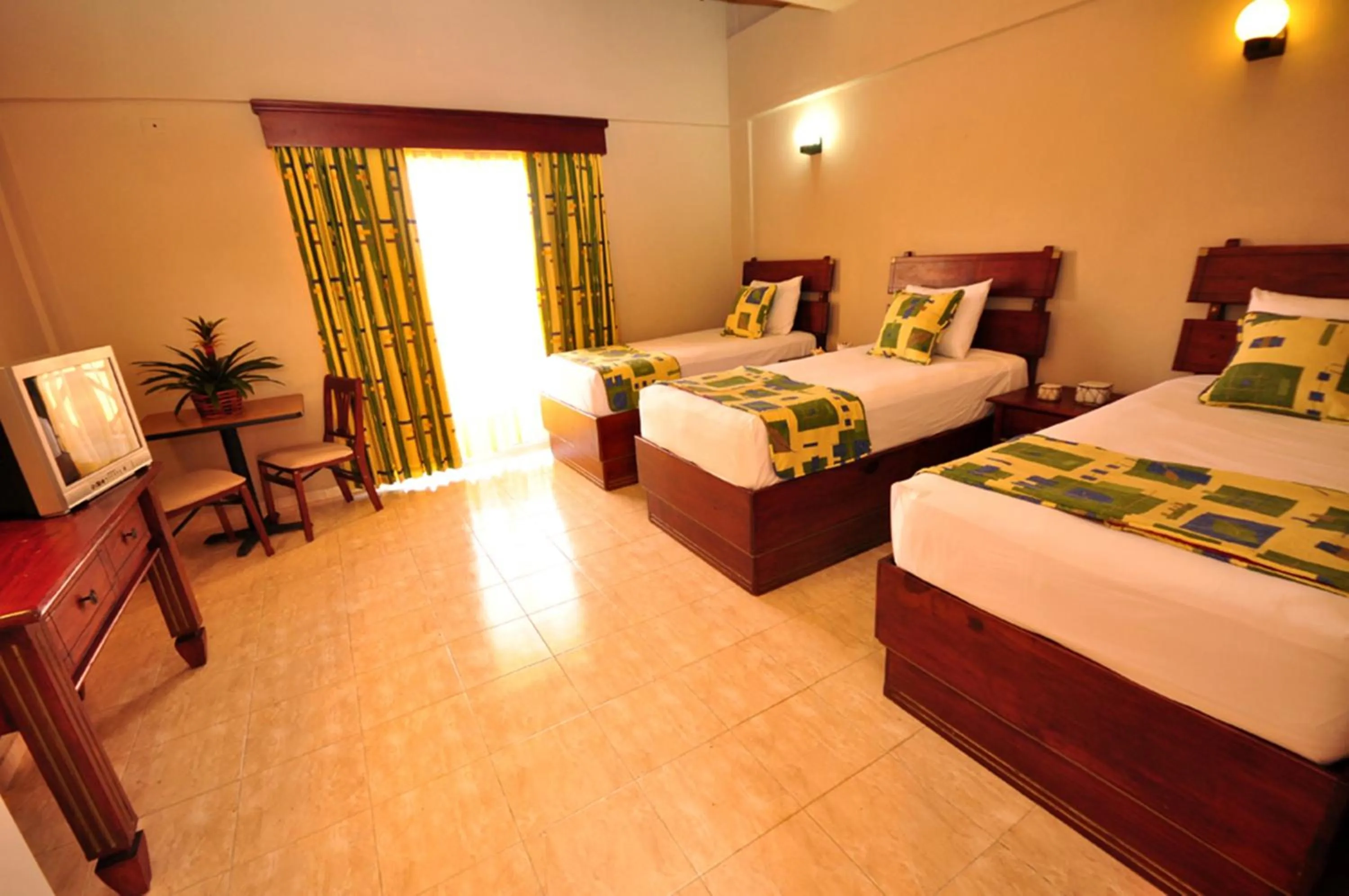 Bedroom, Bed in Hotel & Casino Flamboyan