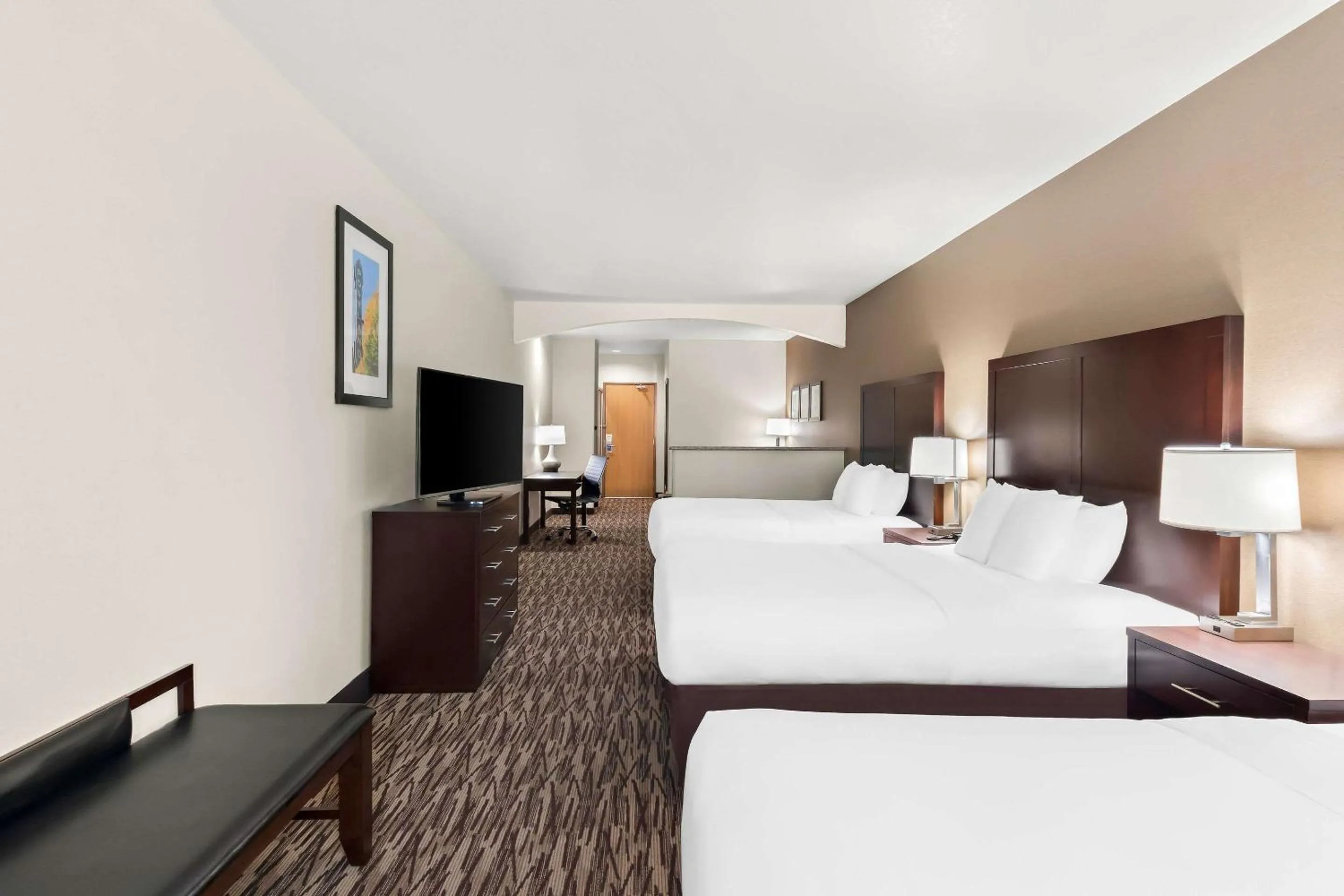 Bedroom, Bed in Comfort Suites Portland Airport