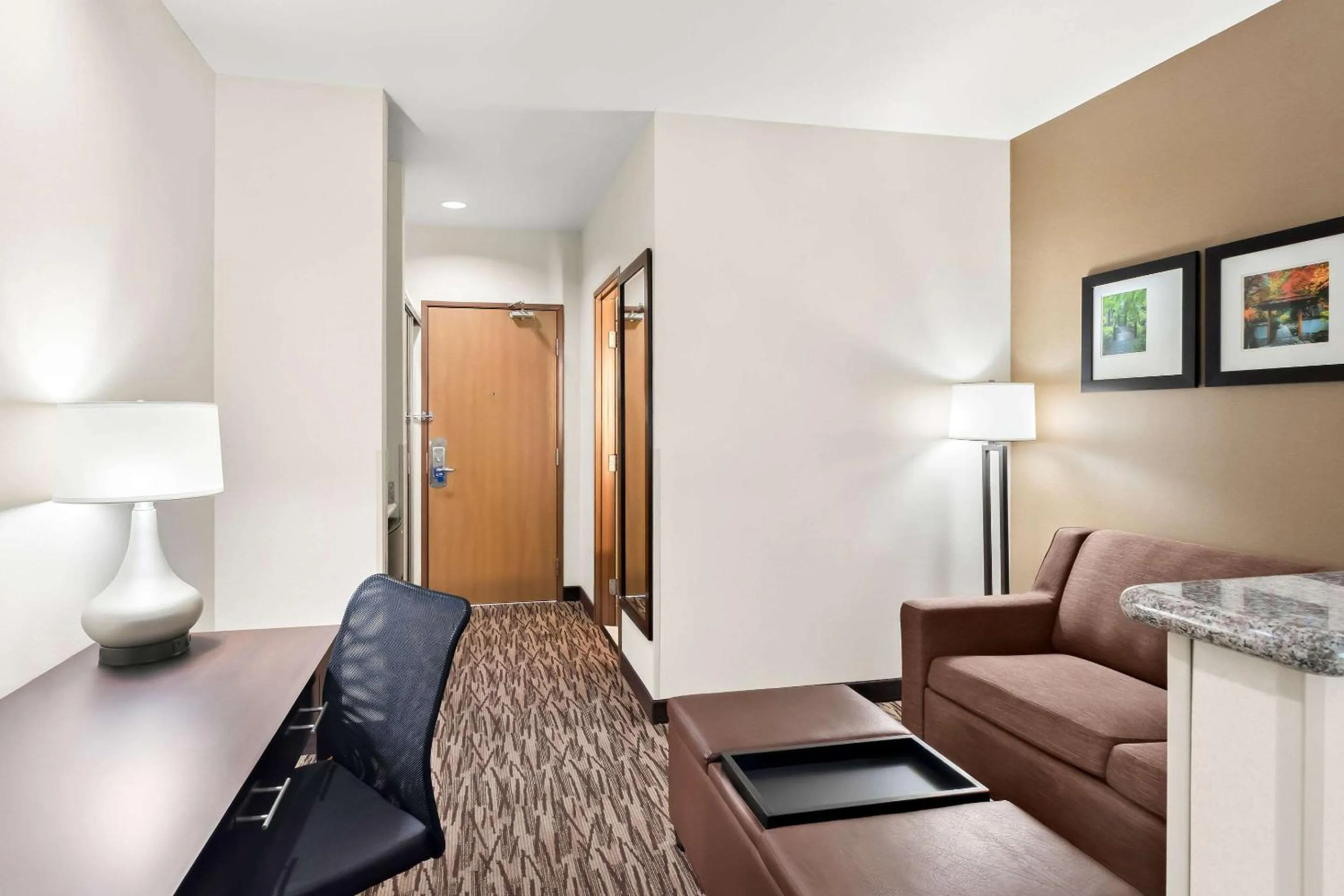 Bedroom in Comfort Suites Portland Airport