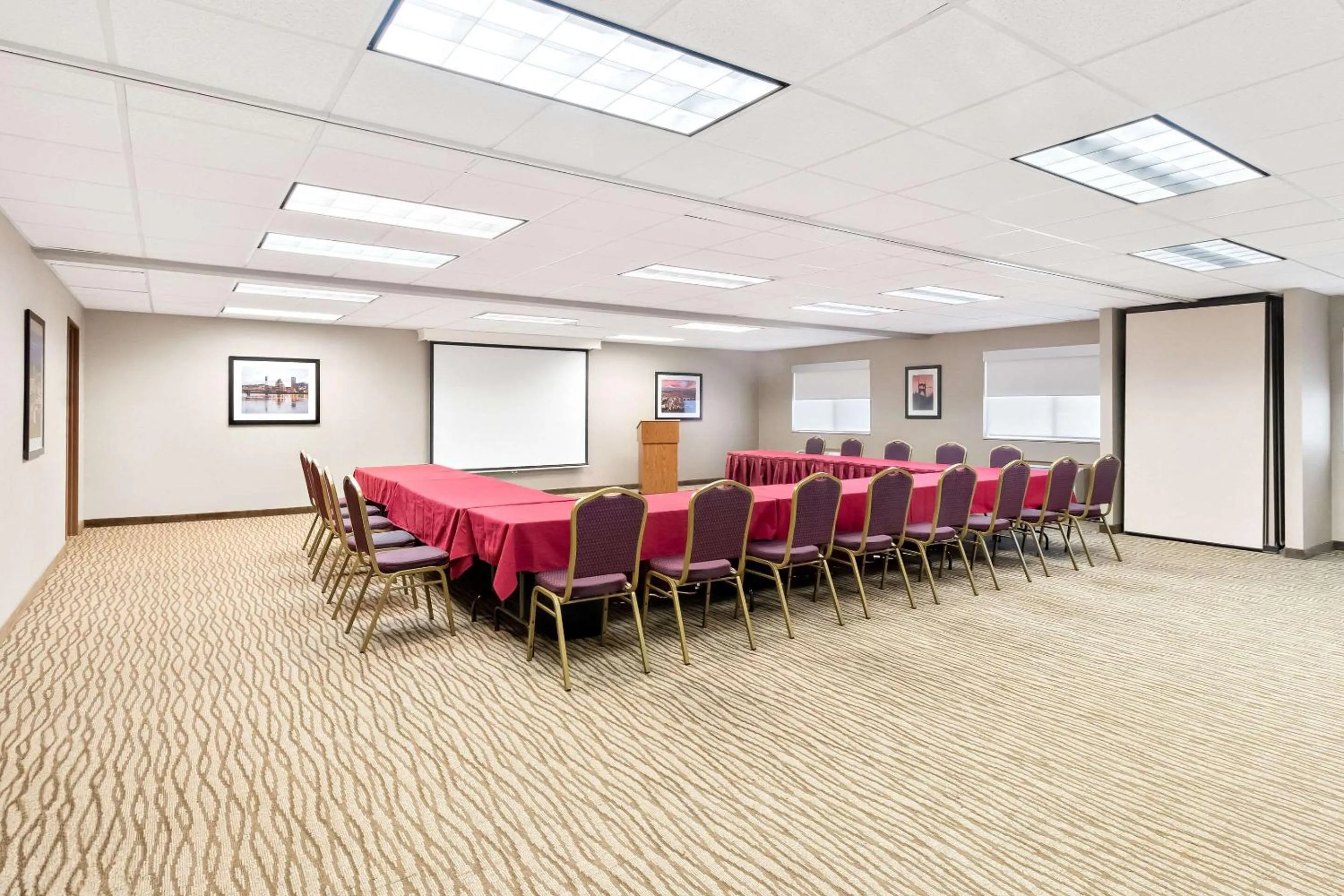 Meeting/conference room in Comfort Suites Portland Airport