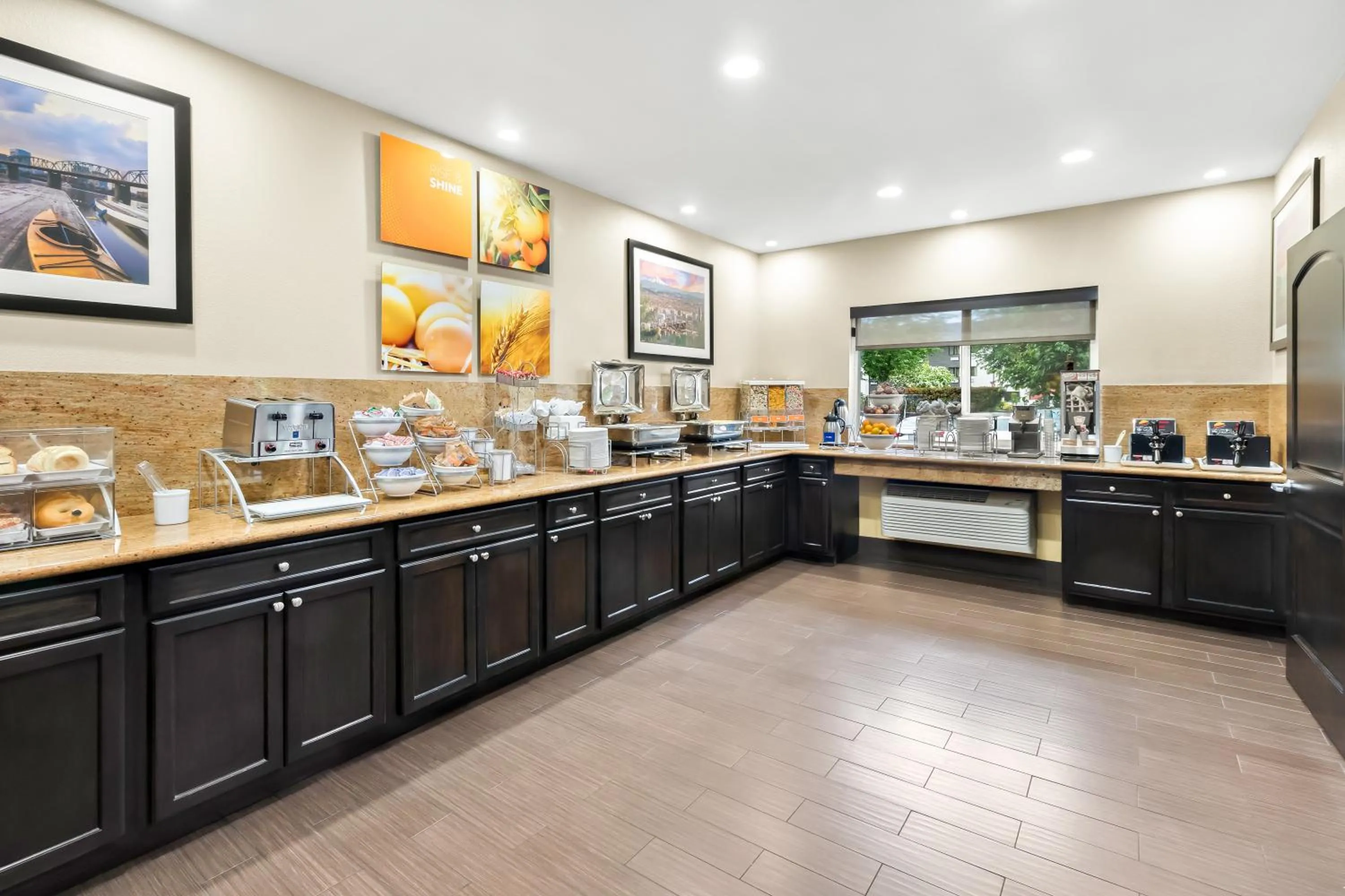 Food and drinks in Comfort Suites Portland Airport