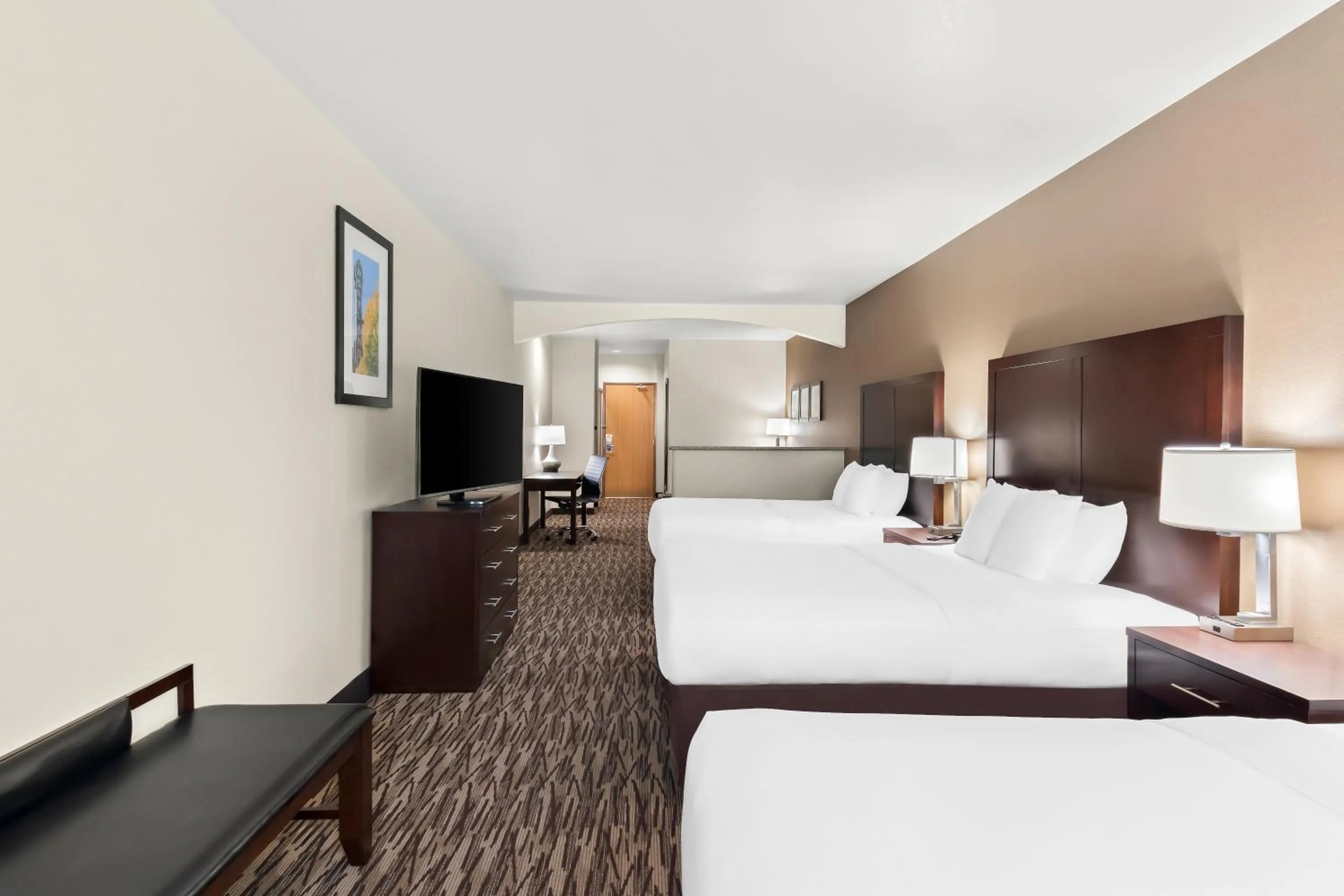 Bedroom, Bed in Comfort Suites Portland Airport