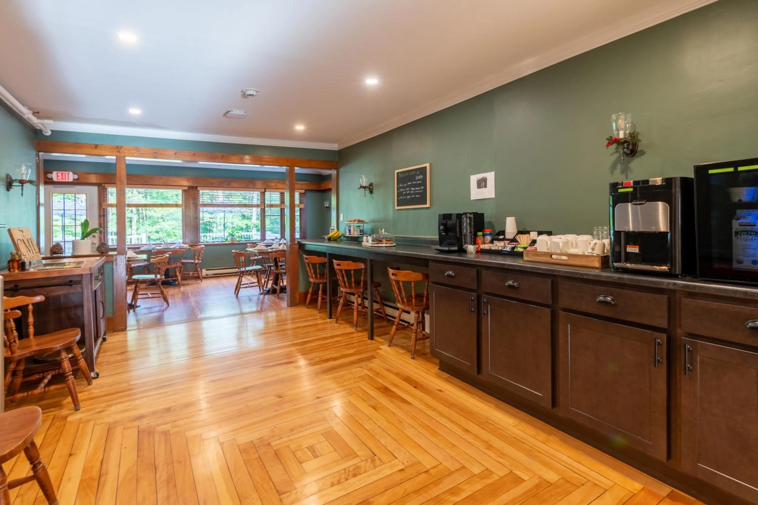 Breakfast in Cranmore Mountain Lodge Bed & Breakfast