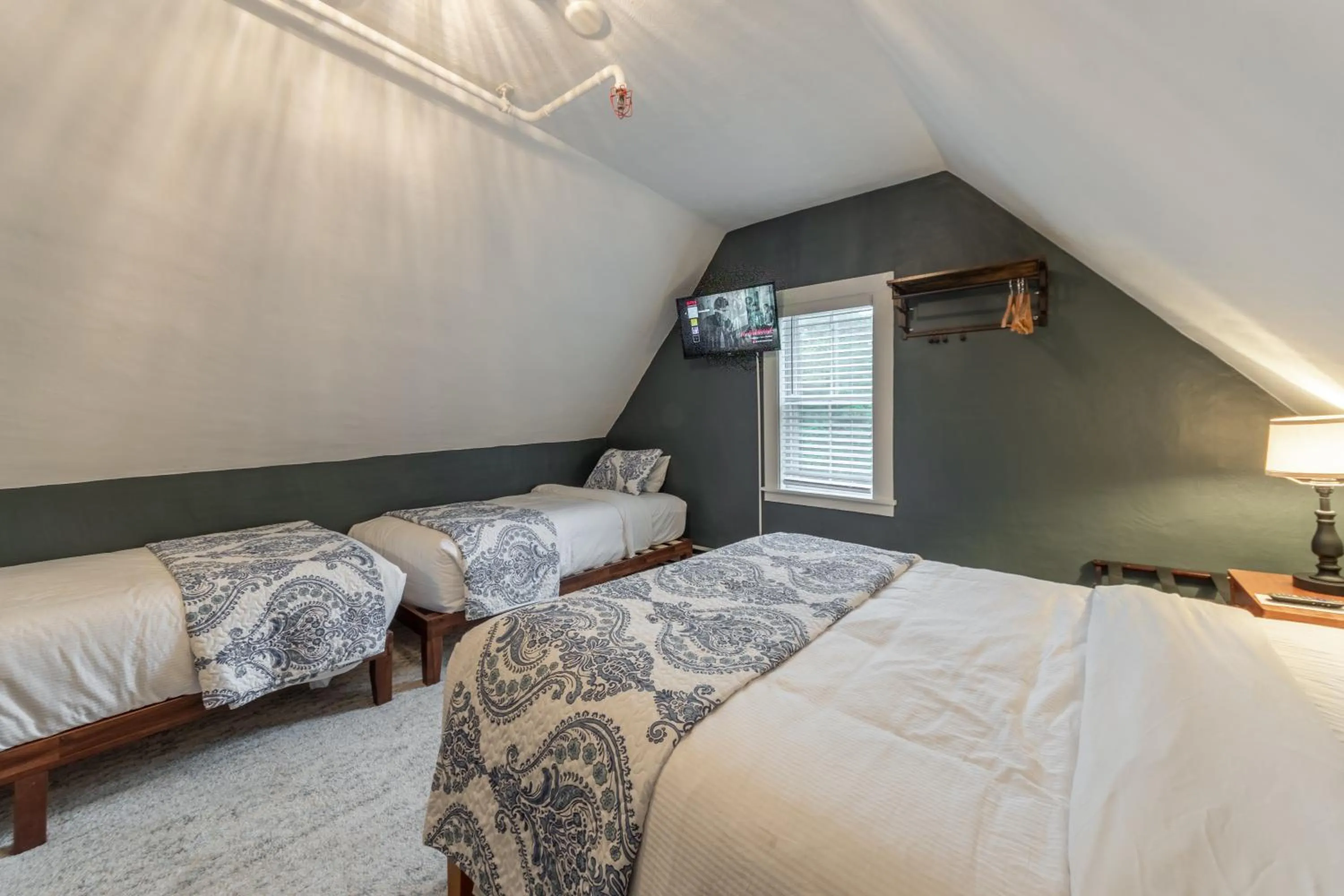 Bedroom, Bed in Cranmore Mountain Lodge Bed & Breakfast