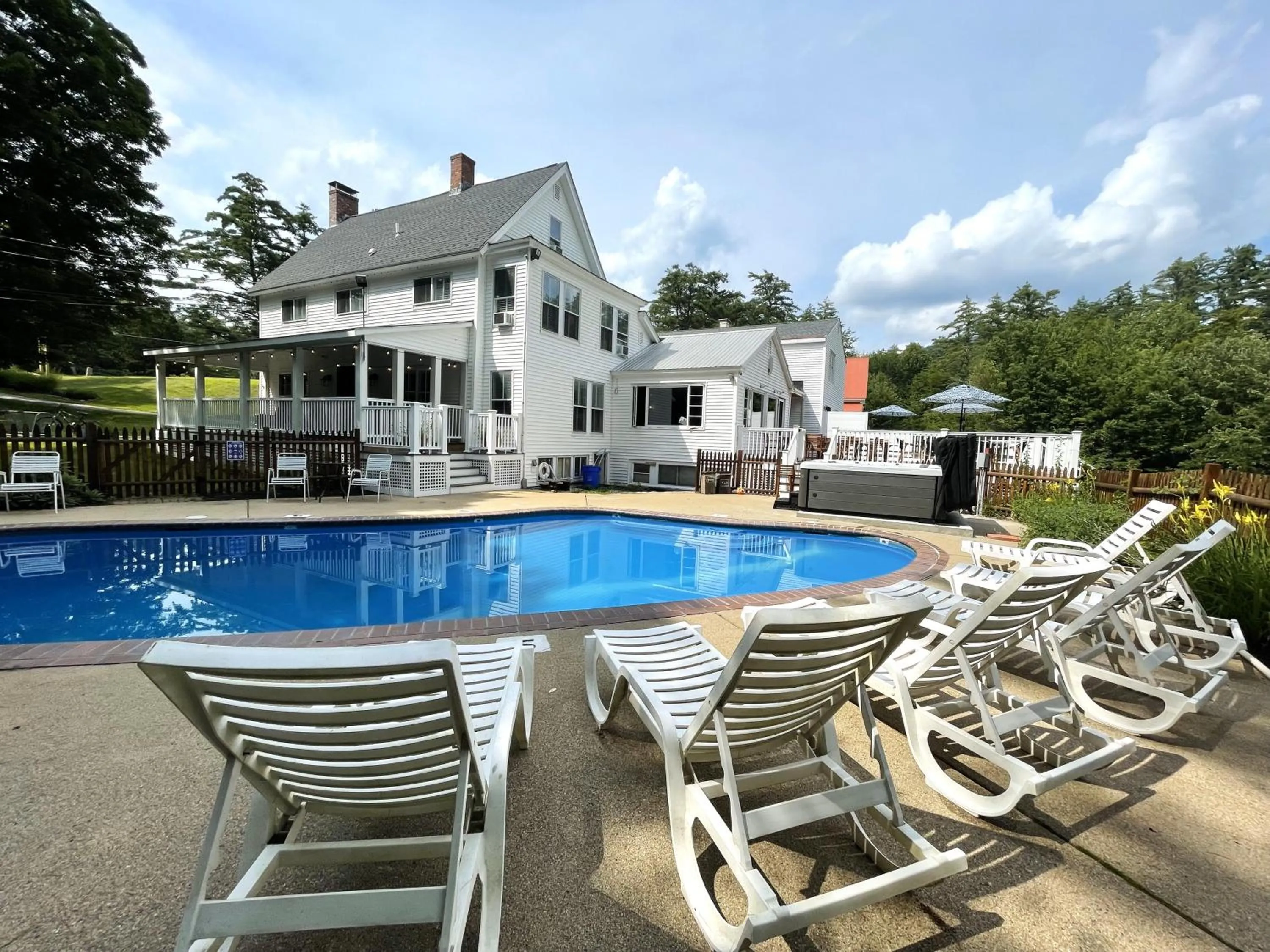 Property building in Cranmore Mountain Lodge Bed & Breakfast