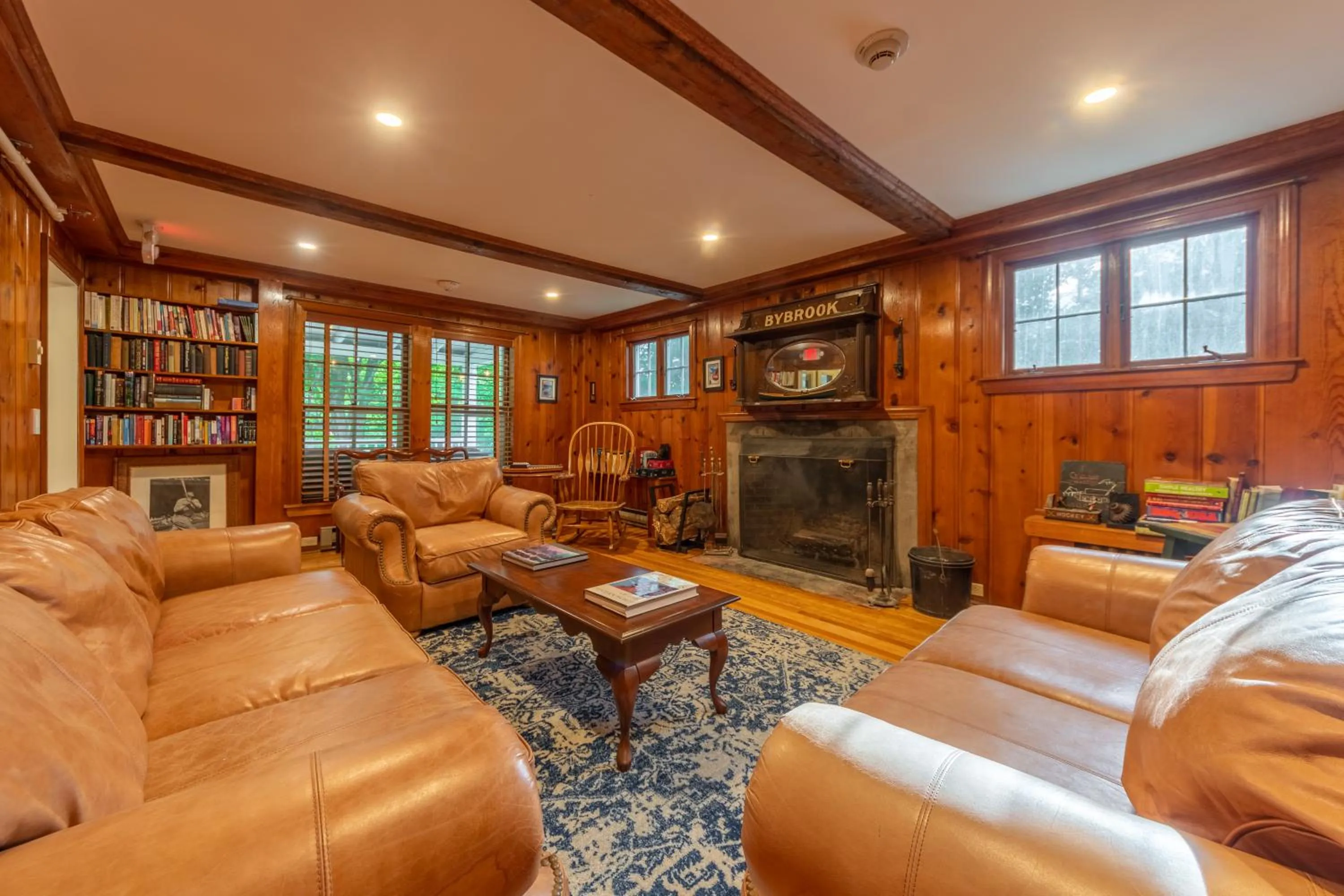Library in Cranmore Mountain Lodge Bed & Breakfast