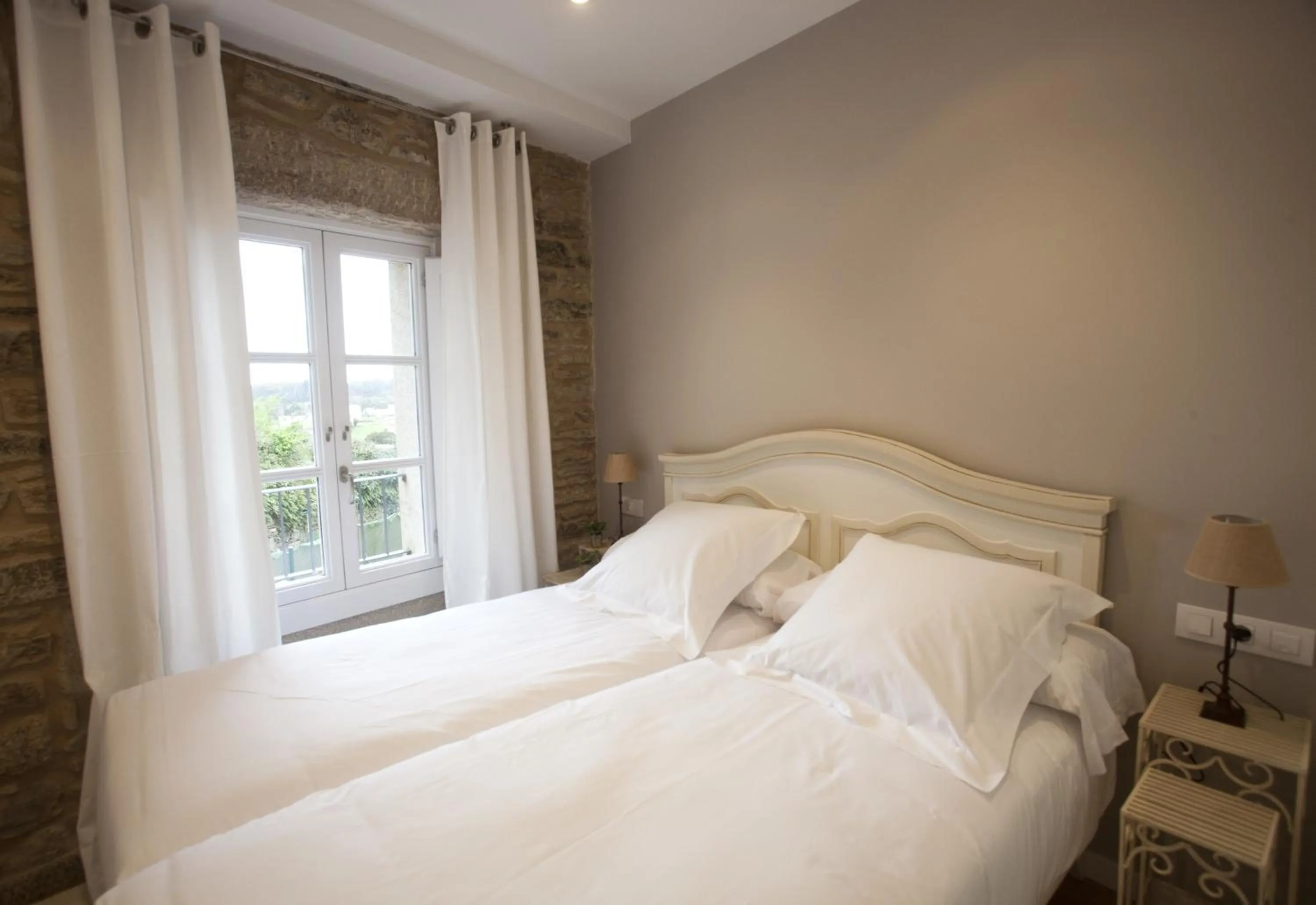 Bedroom, Bed in Catedral Site by Como en Casa