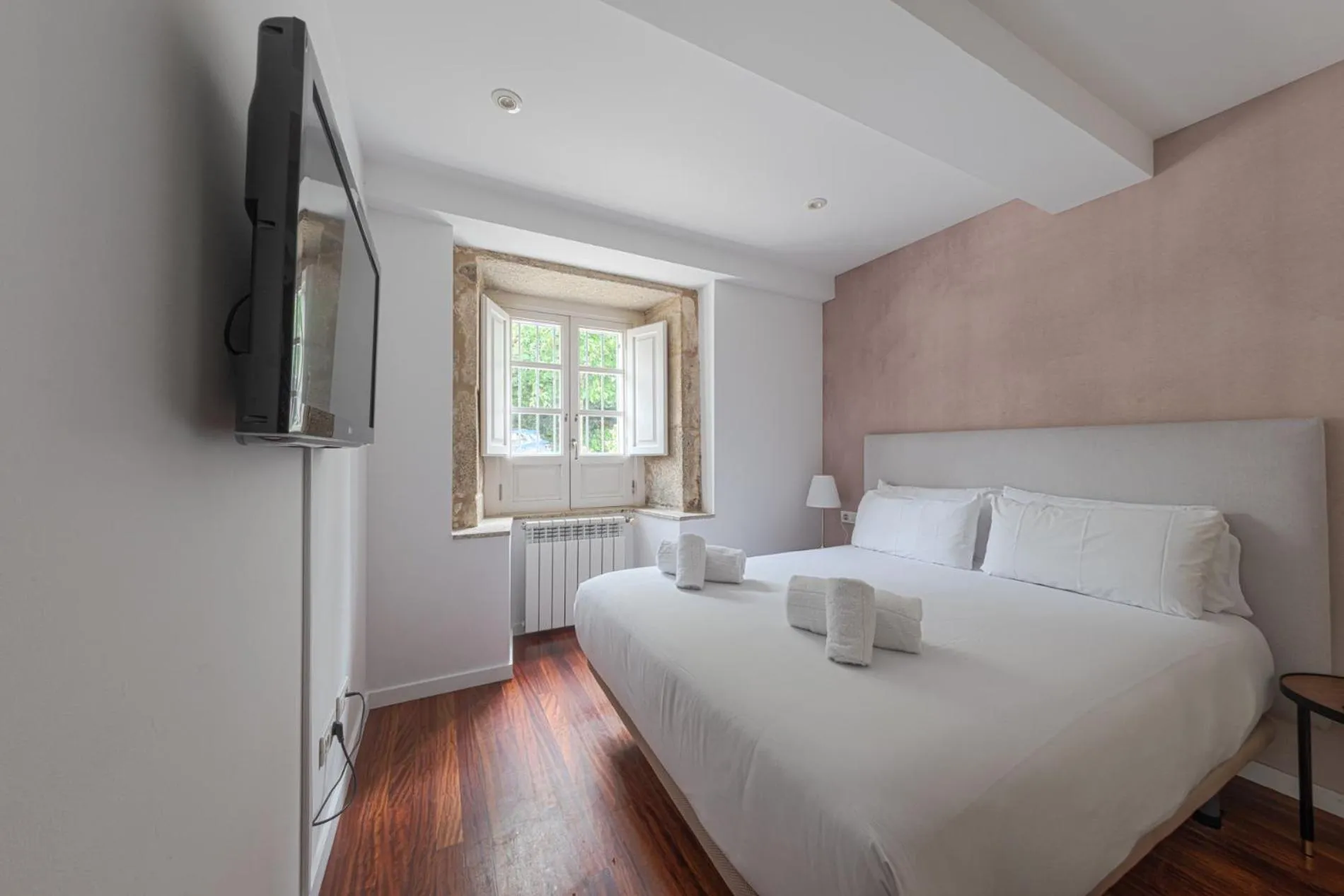 Bed in Catedral Site by Como en Casa