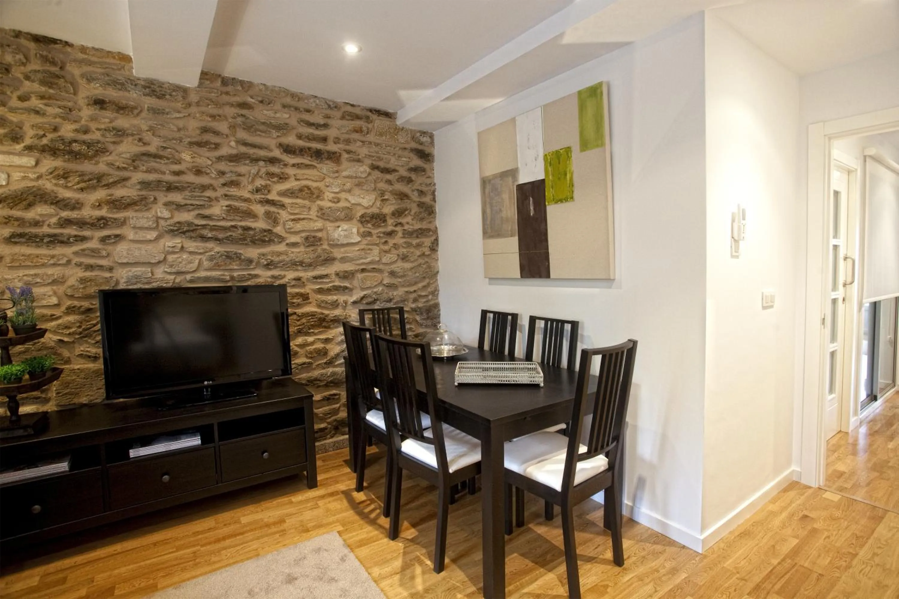 Dining area in Catedral Site by Como en Casa