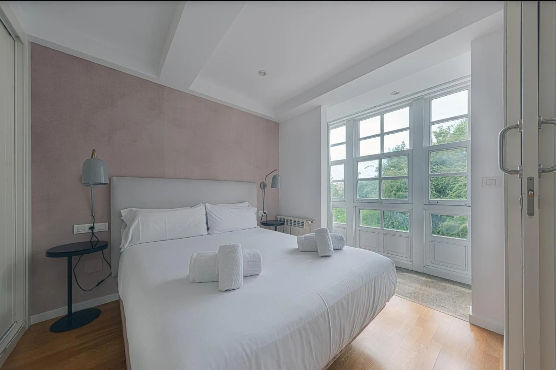 Bed in Catedral Site by Como en Casa