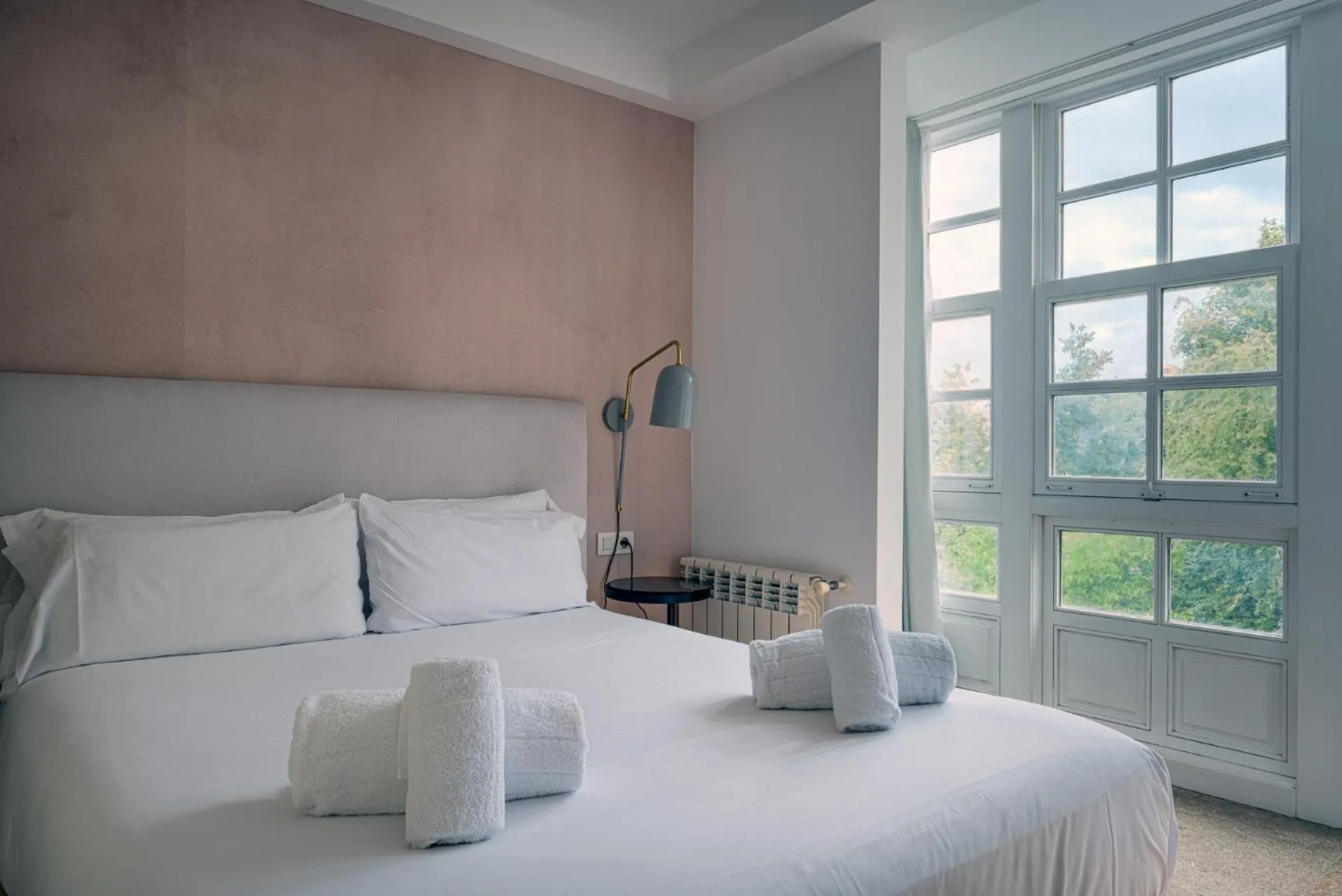 Bed in Catedral Site by Como en Casa