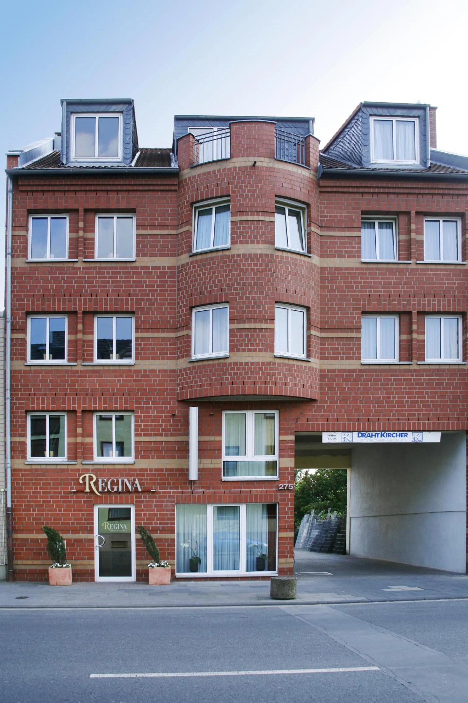 Property building in Hotel Regina -Garni Köln