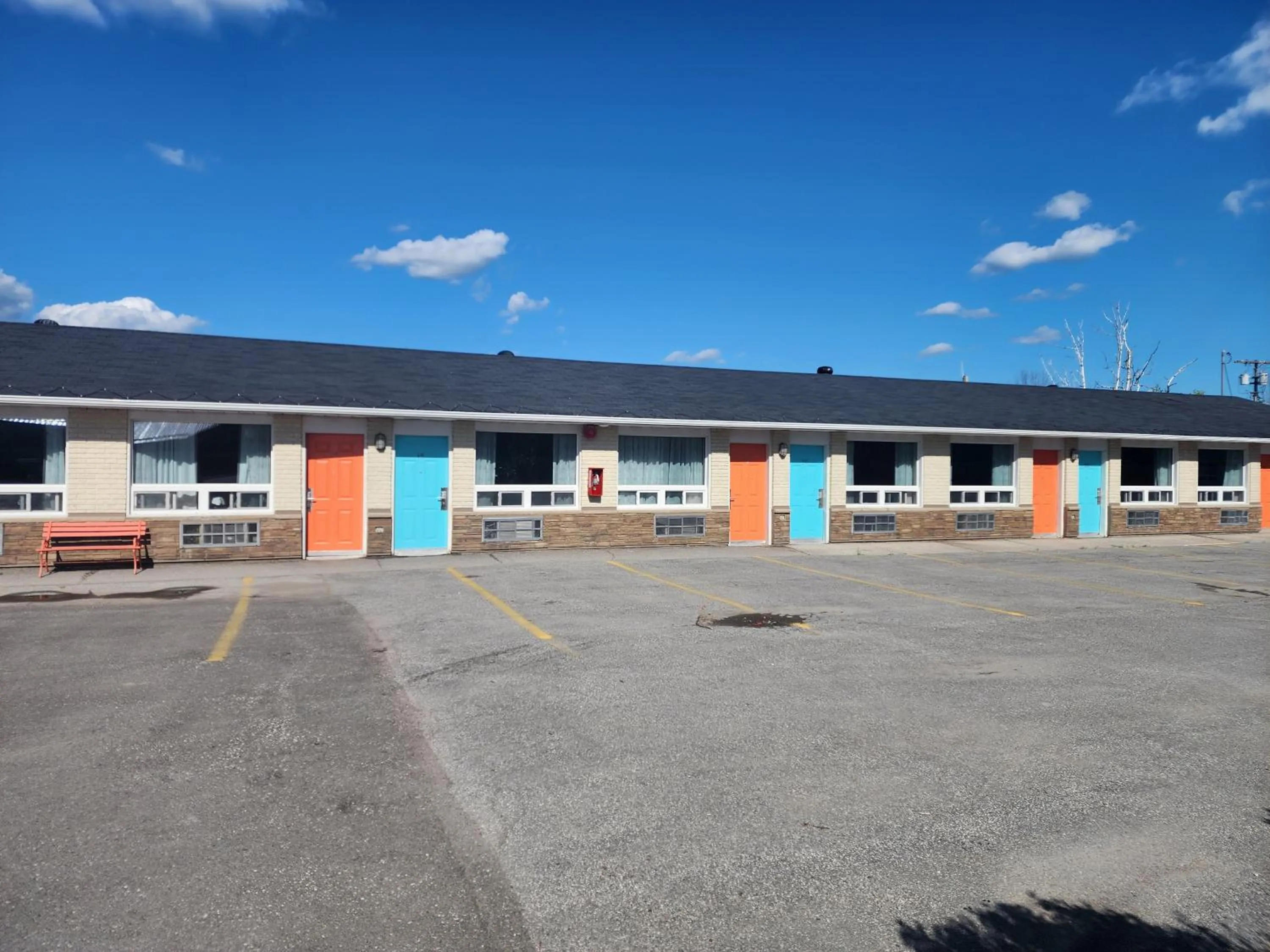 Property building in Howard Johnson by Wyndham Lindsay