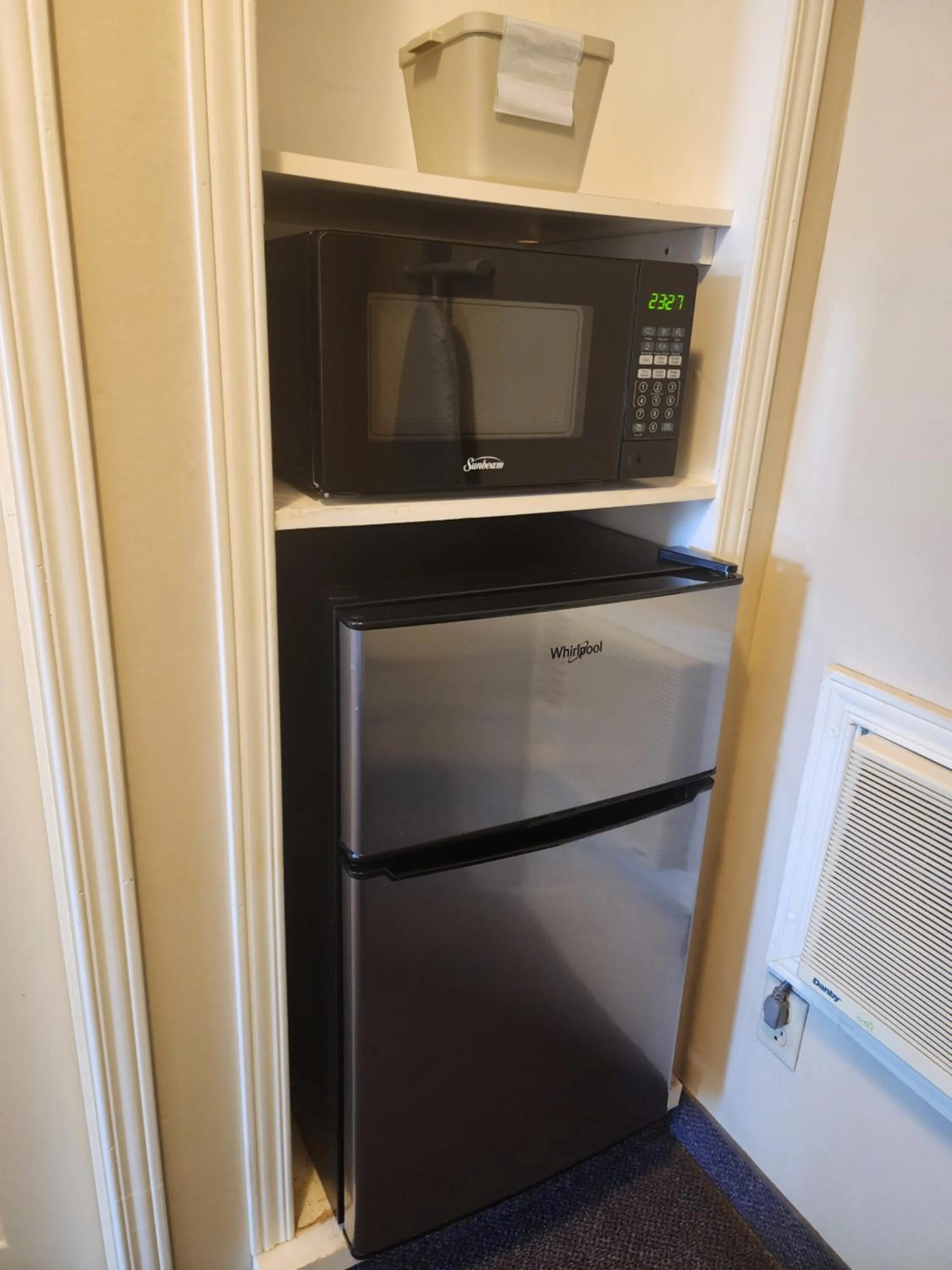 minibar in Howard Johnson by Wyndham Lindsay