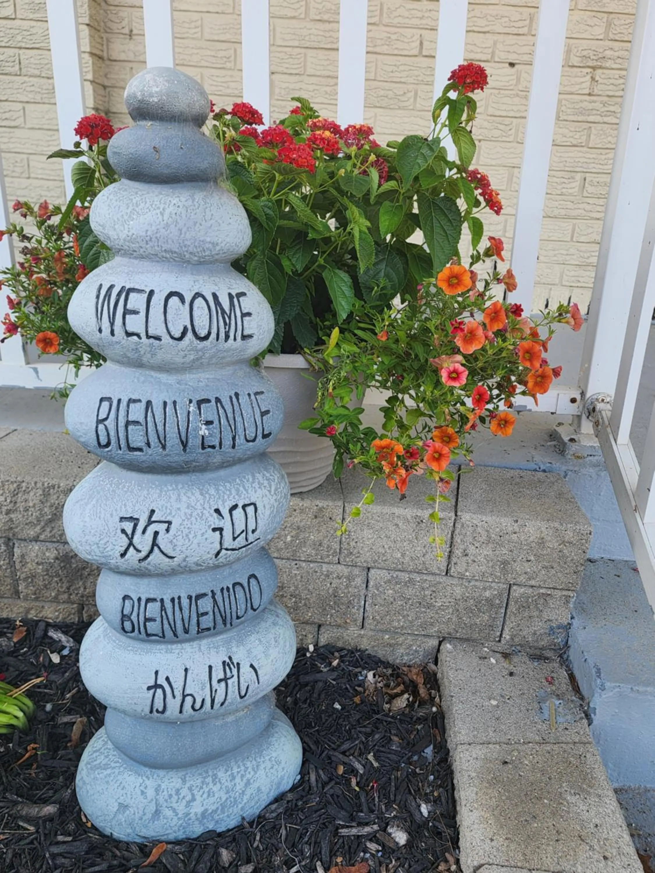 Decorative detail in Howard Johnson by Wyndham Lindsay