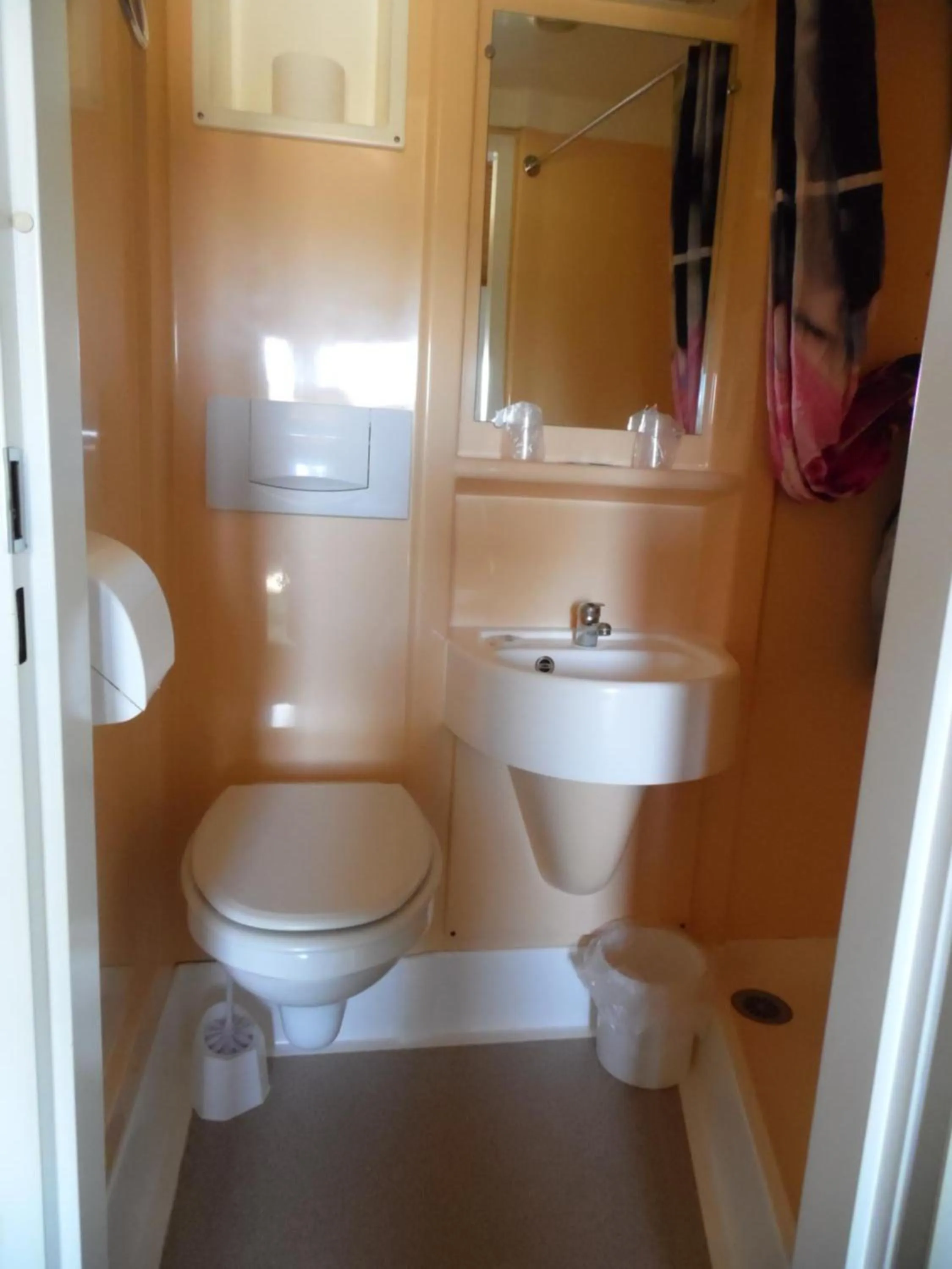 Toilet in Auberge de Lamagistere