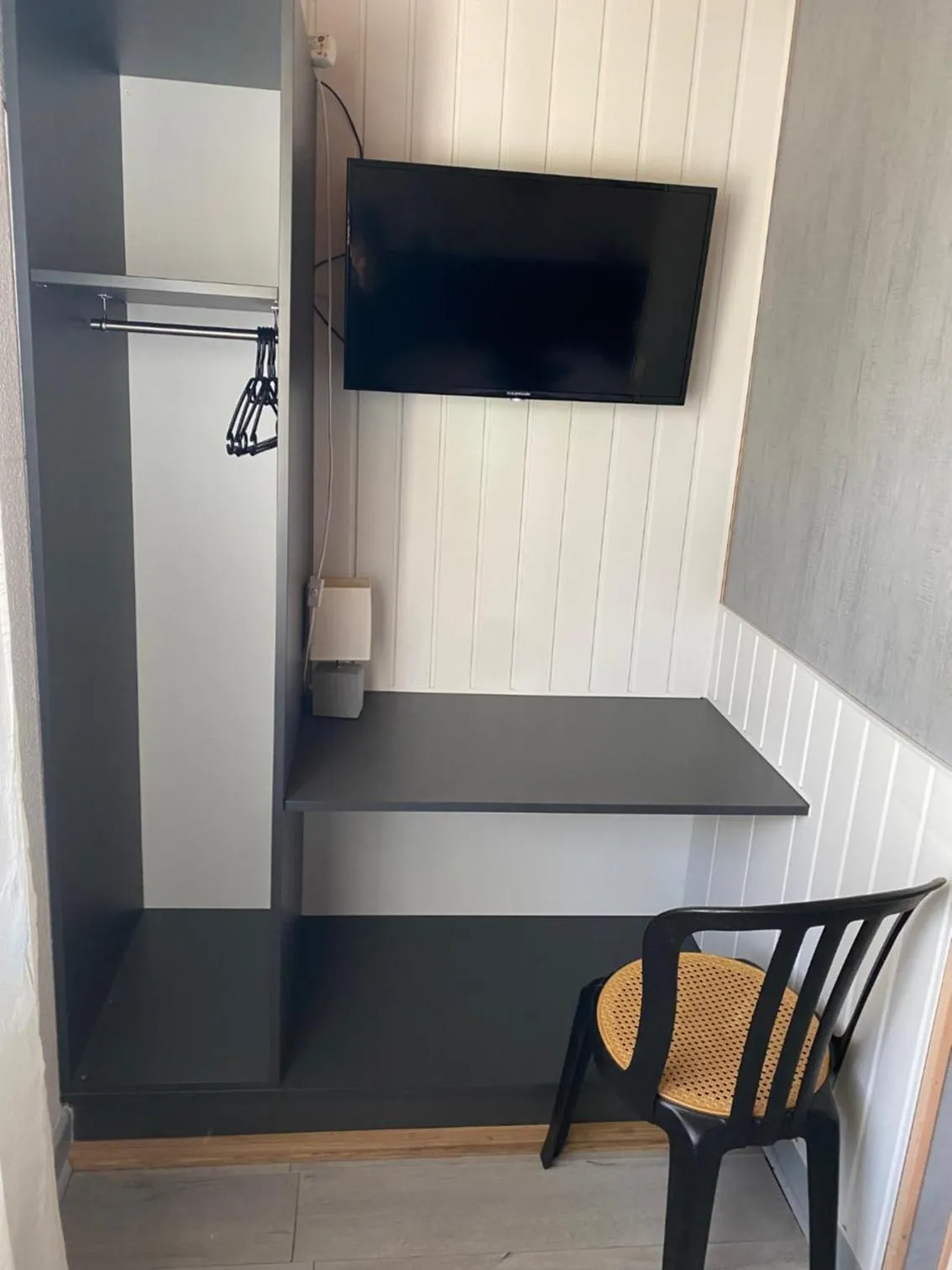 wardrobe in Auberge de Lamagistere