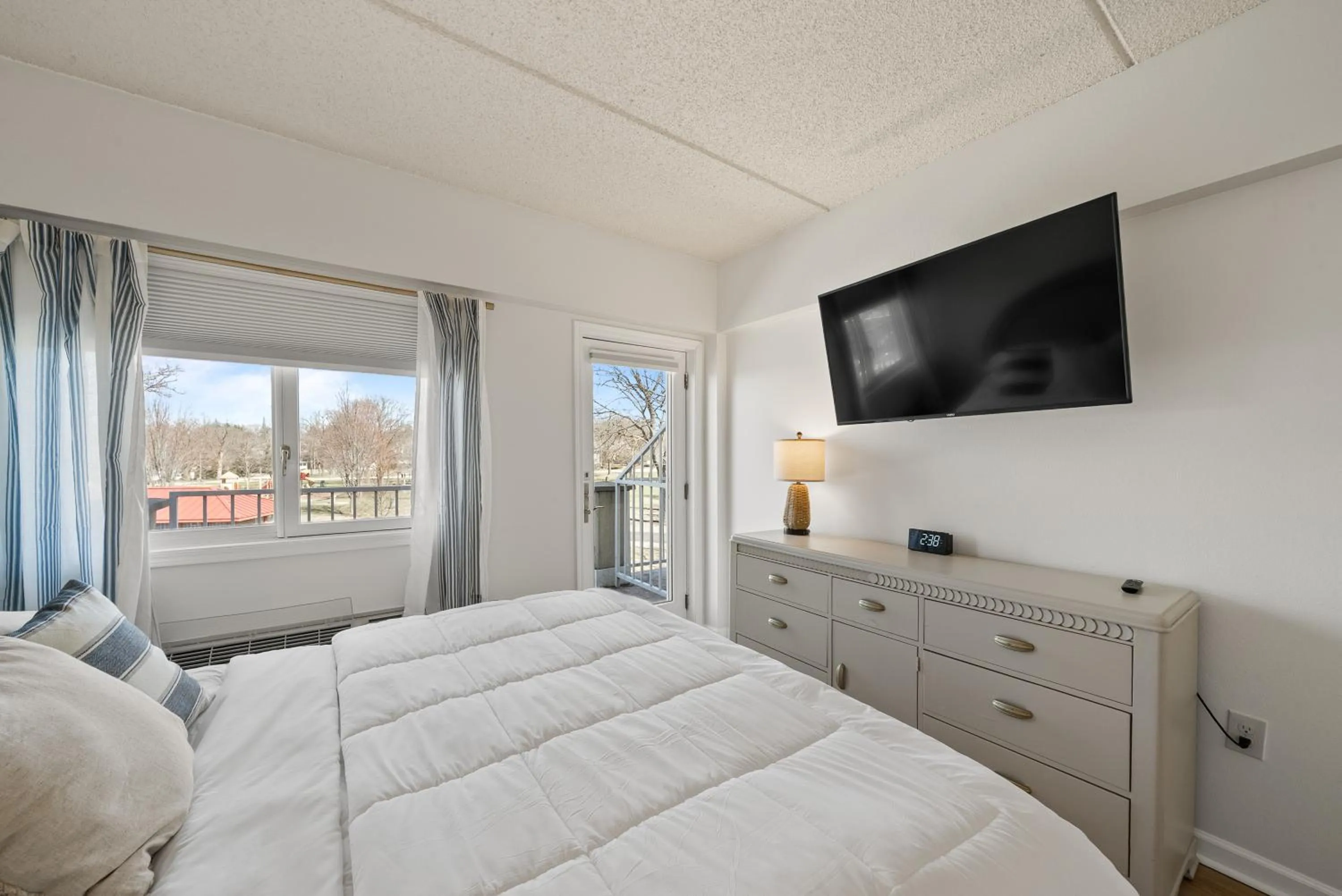 Bedroom, Bed in Bella Vista Suites Lake Geneva