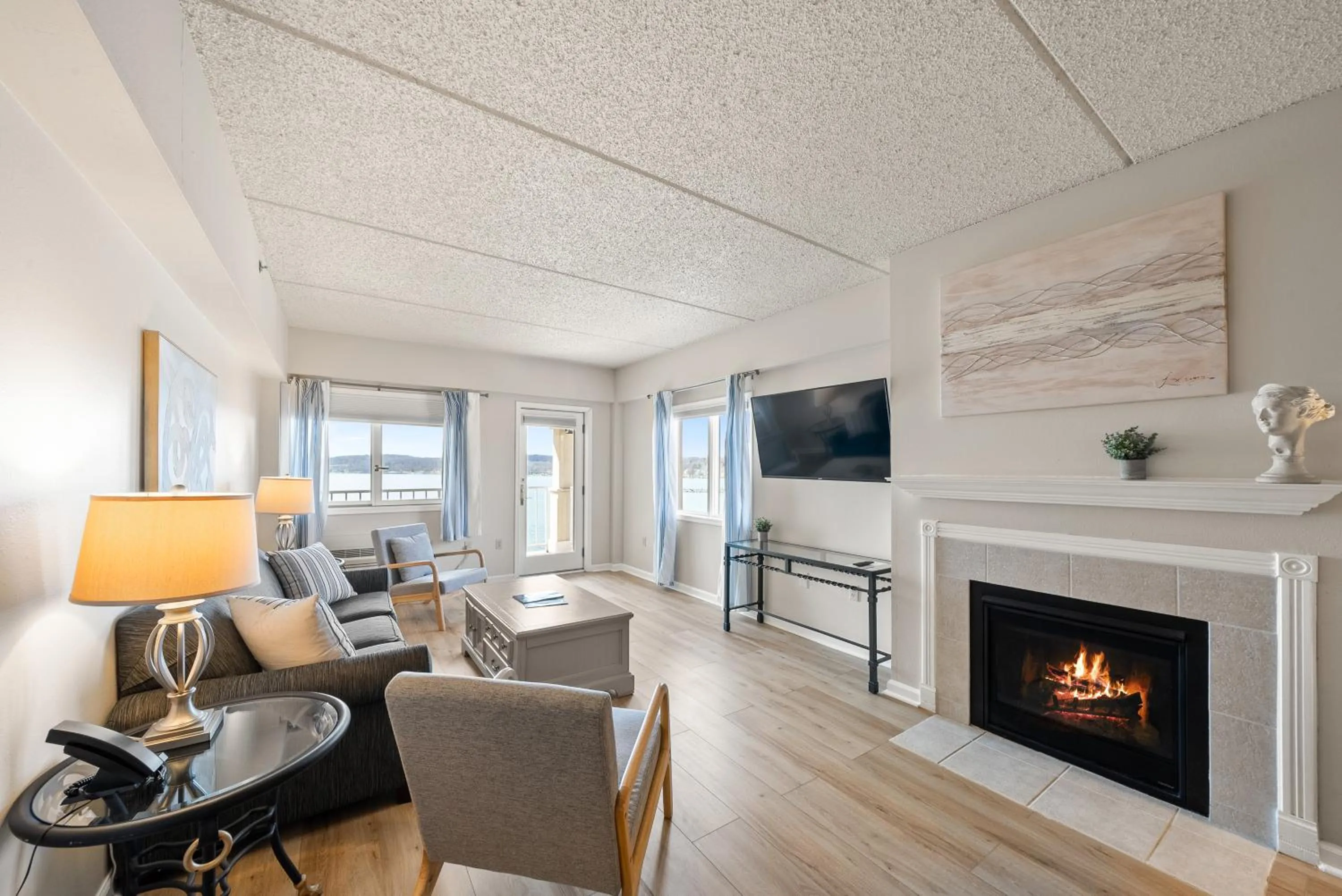 Living room in Bella Vista Suites Lake Geneva