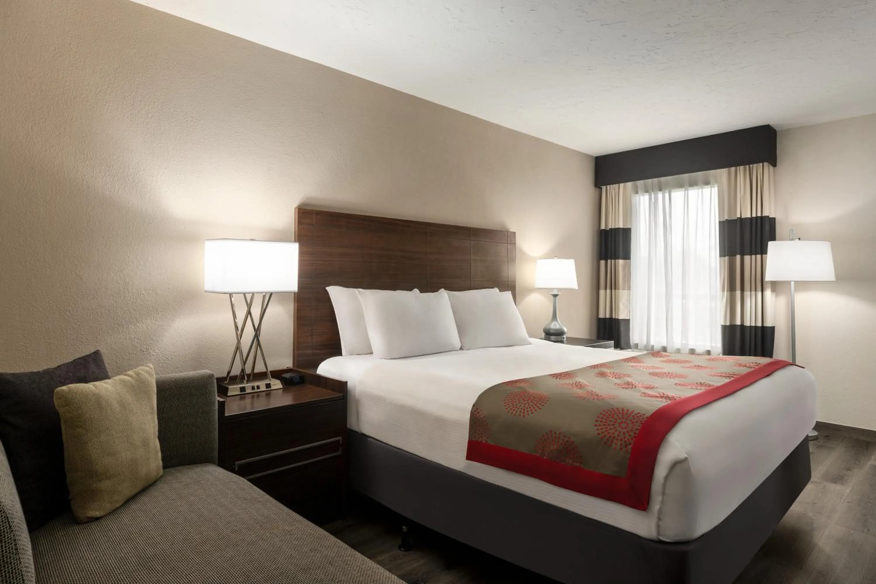 Bedroom, Bed in Ramada by Wyndham Sarasota Waterfront