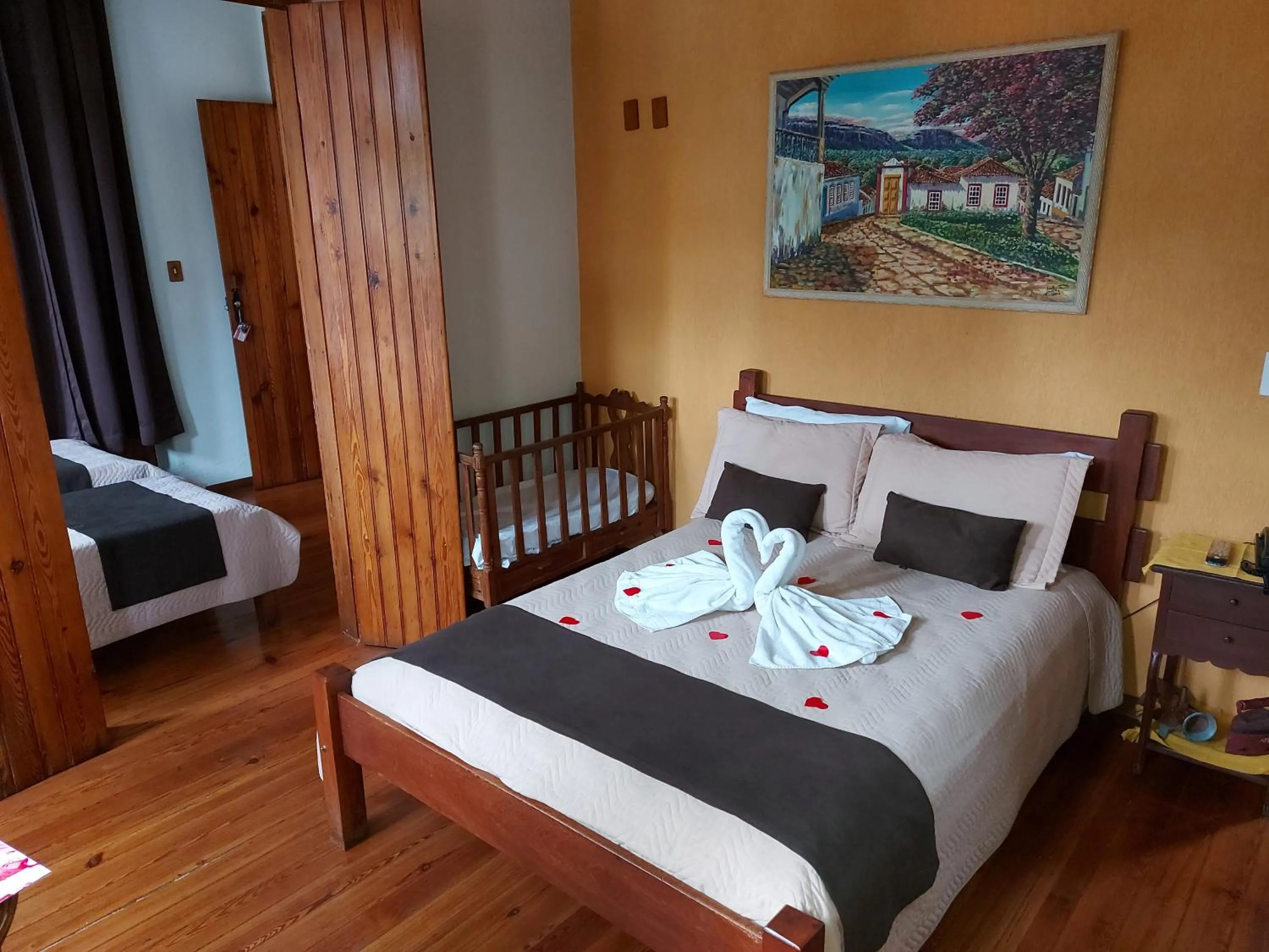 Photo of the whole room, Bed in Pousada Estação do Trem