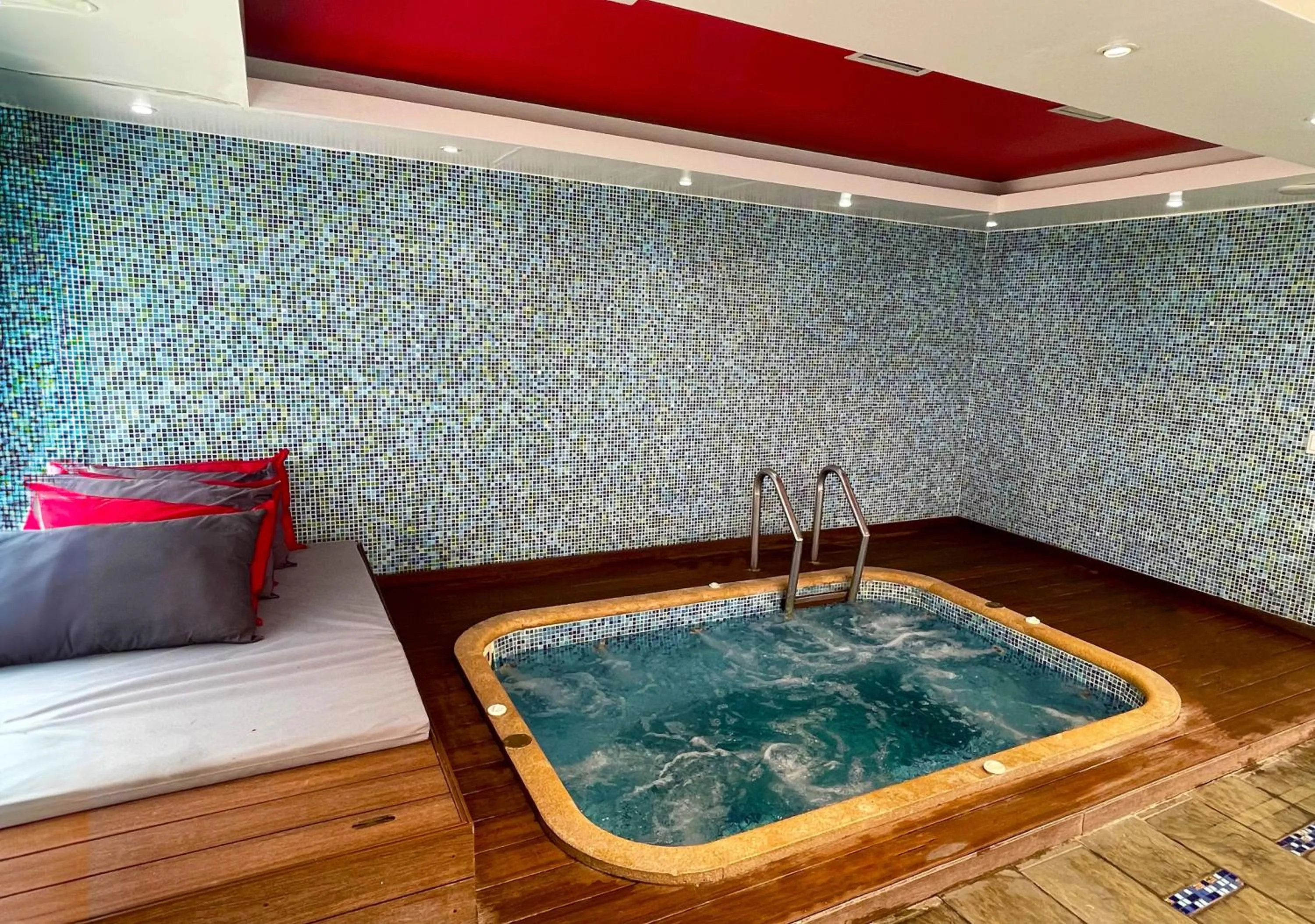 Hot Tub in Dann Carlton Quito