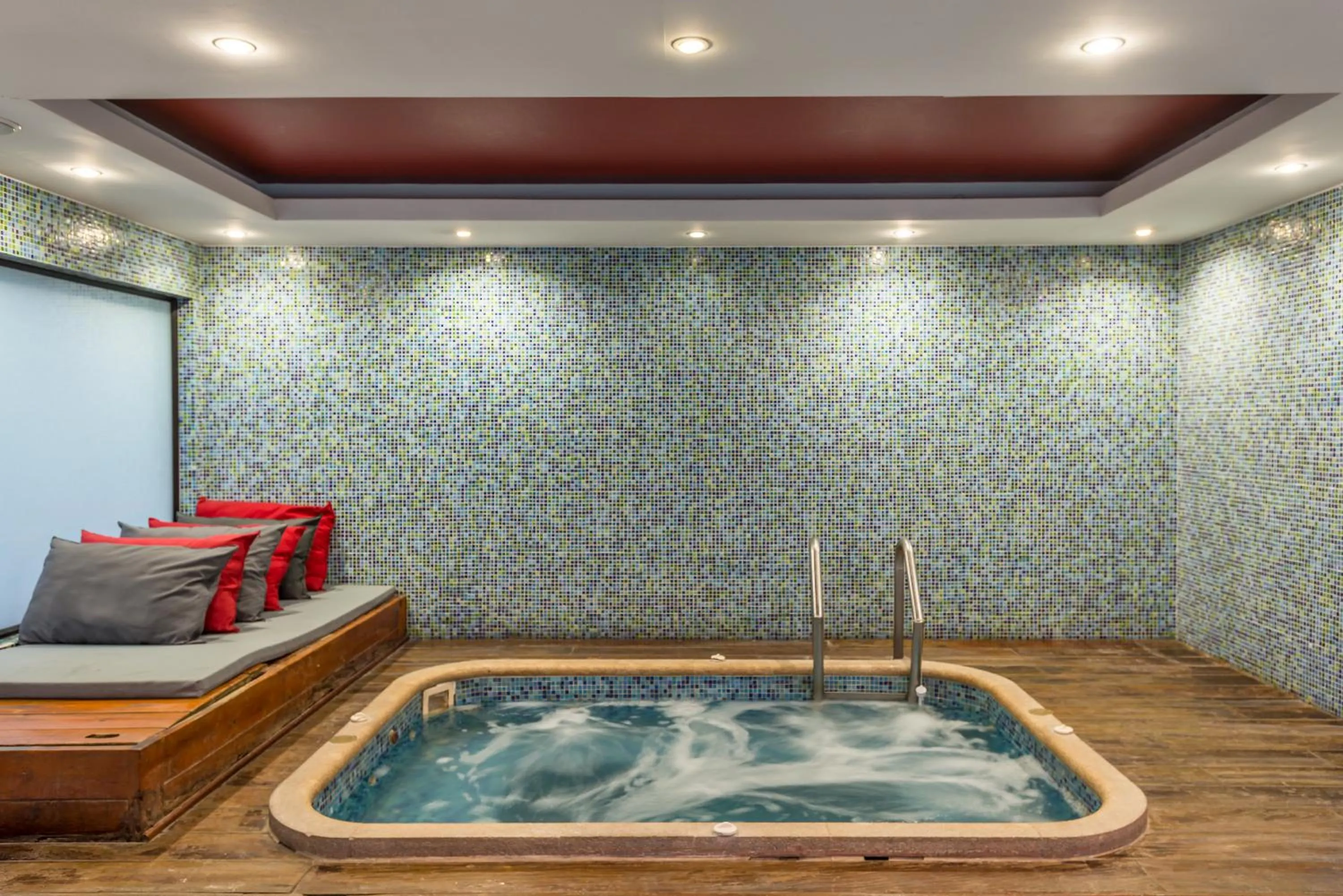 Hot Tub in Dann Carlton Quito