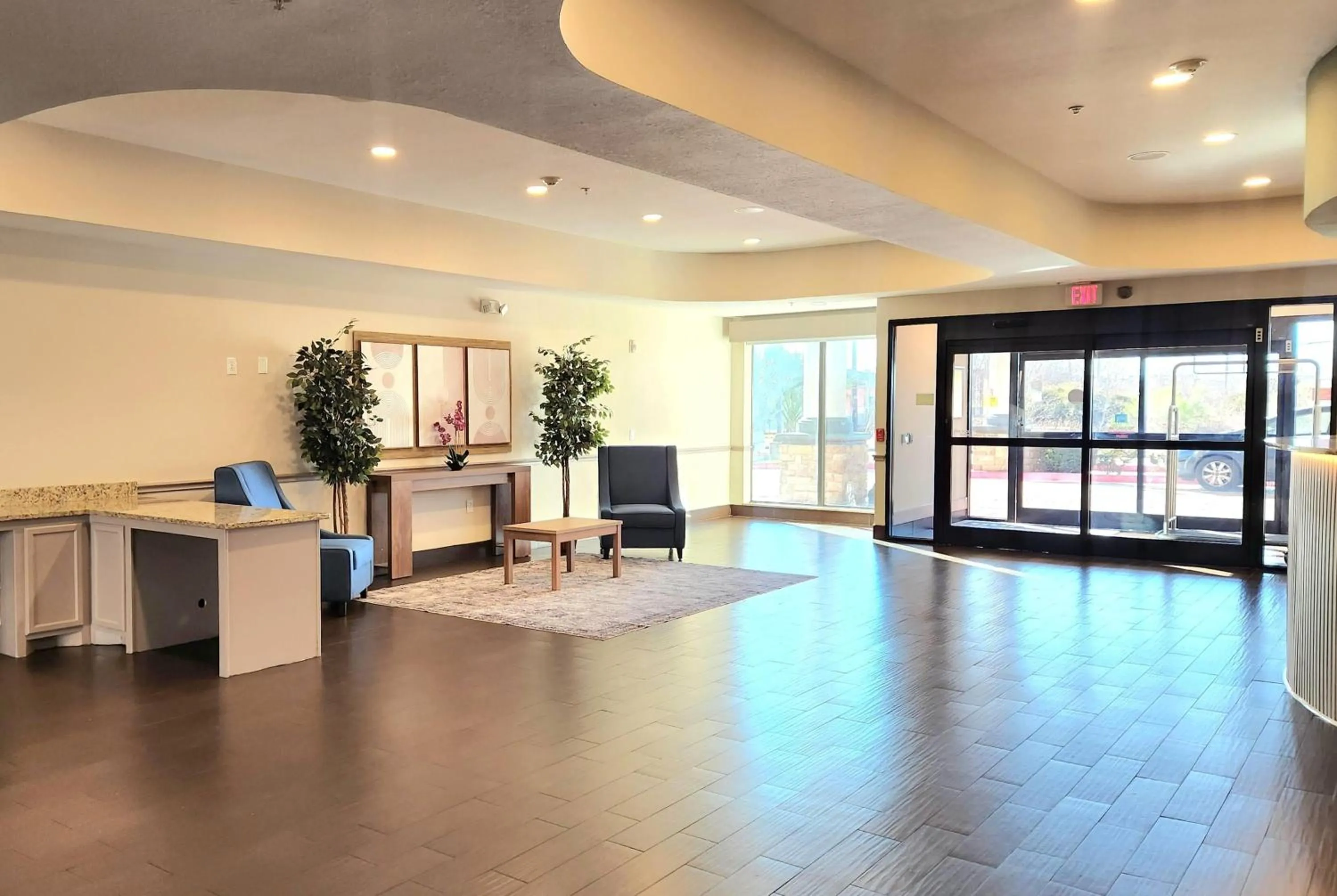 Lobby or reception in Days Inn & Suites by Wyndham Houston / West Energy Corridor