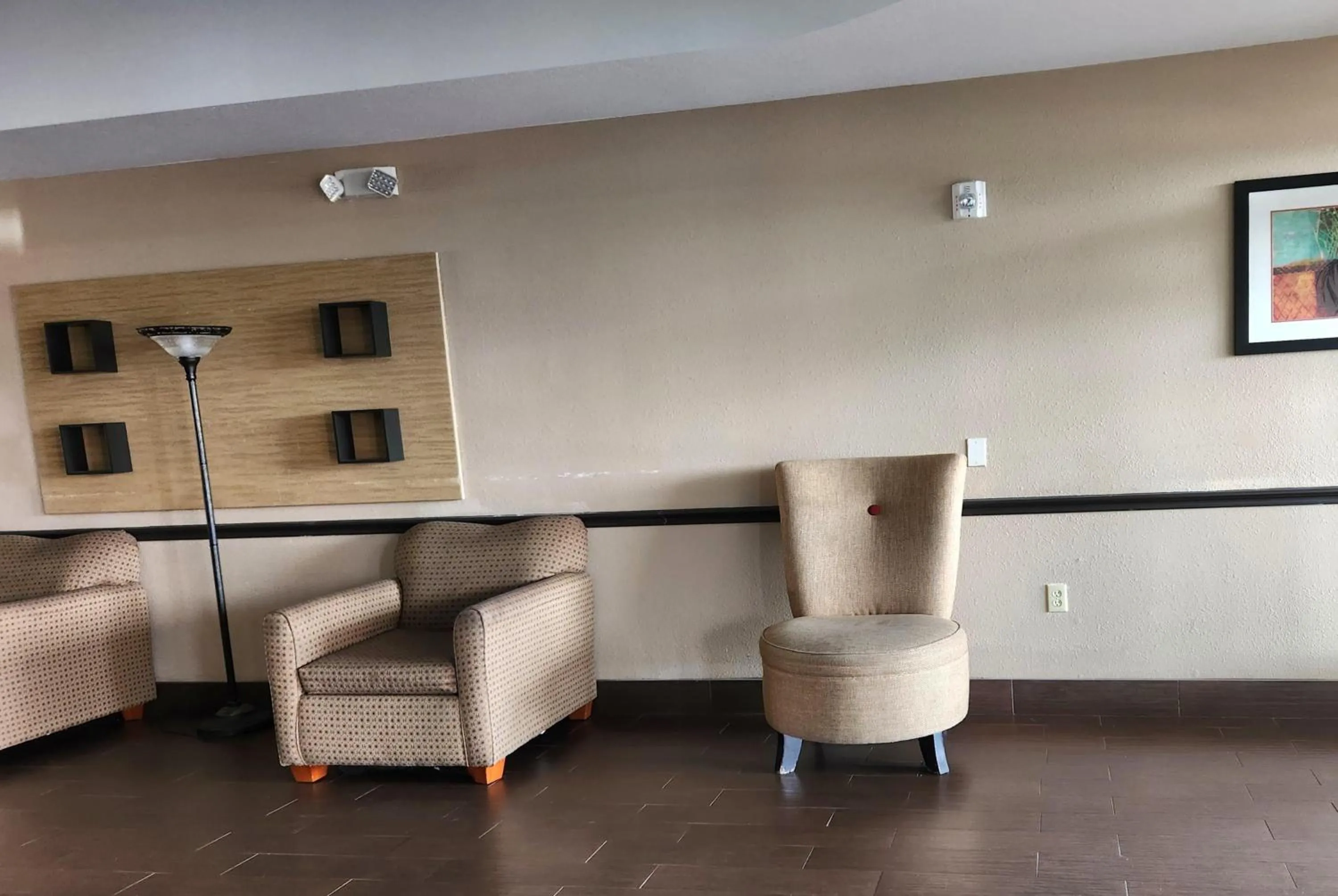 Lobby or reception in Days Inn & Suites by Wyndham Houston / West Energy Corridor