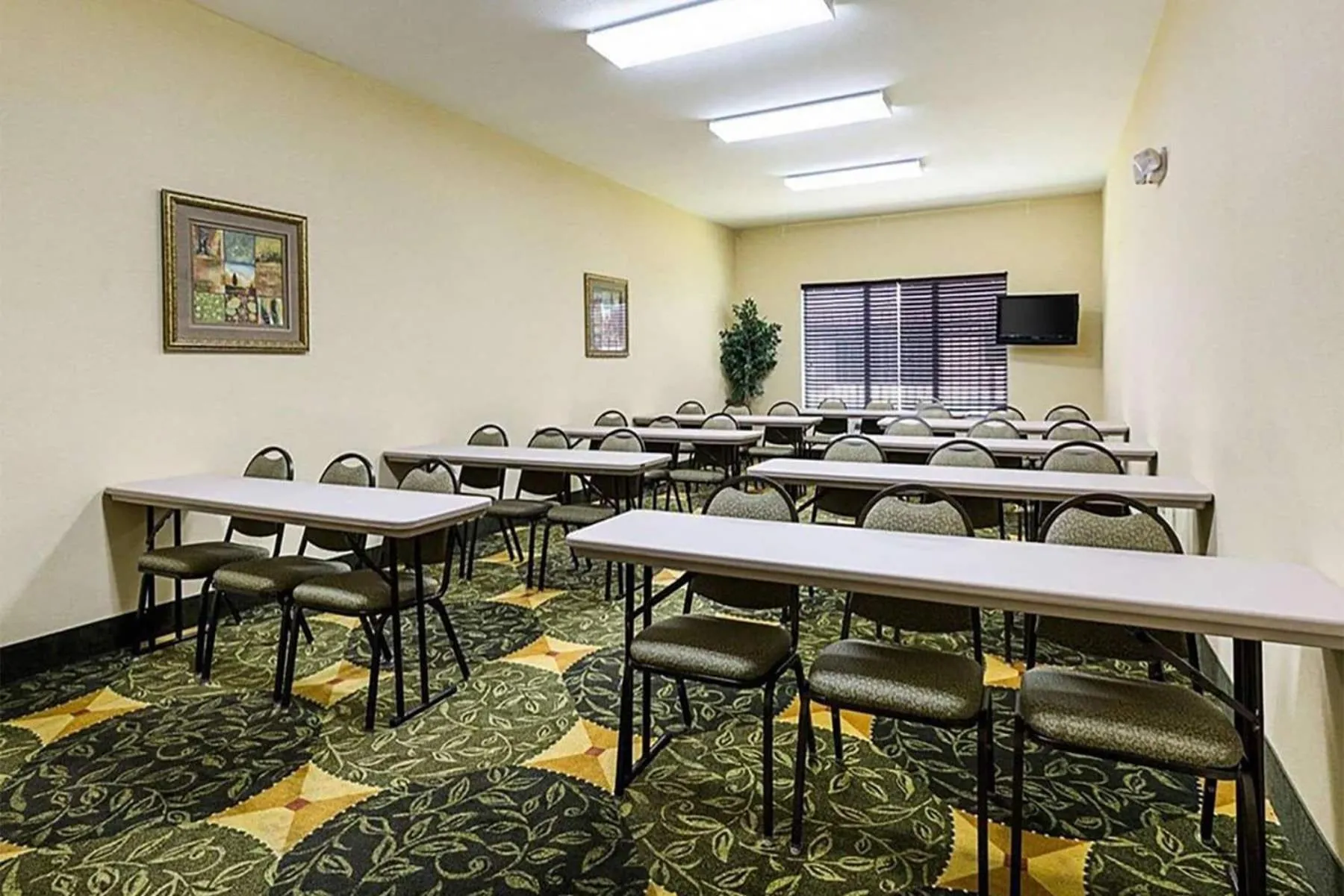 Meeting/conference room in Days Inn & Suites by Wyndham Houston / West Energy Corridor