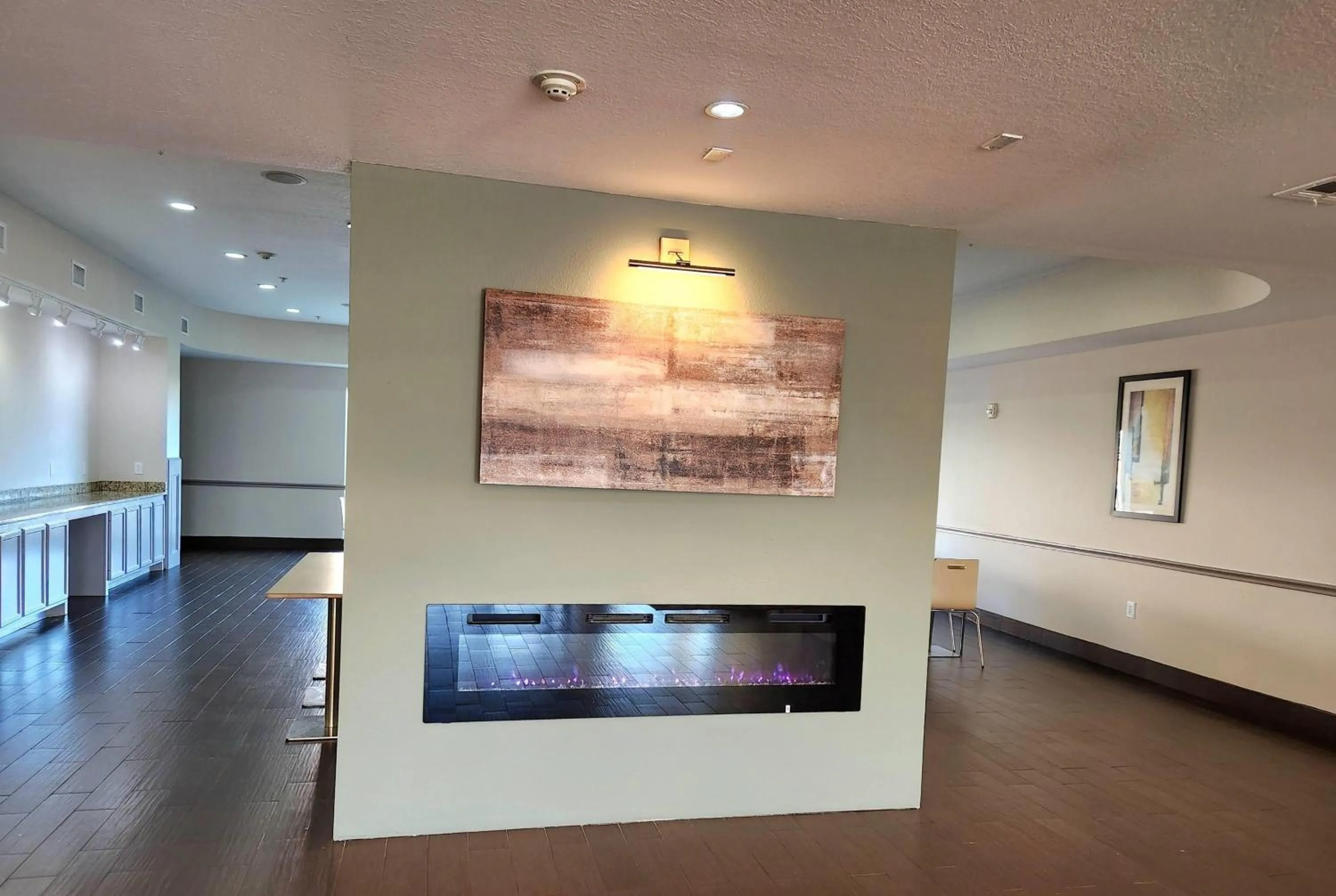 Lobby or reception in Days Inn & Suites by Wyndham Houston / West Energy Corridor