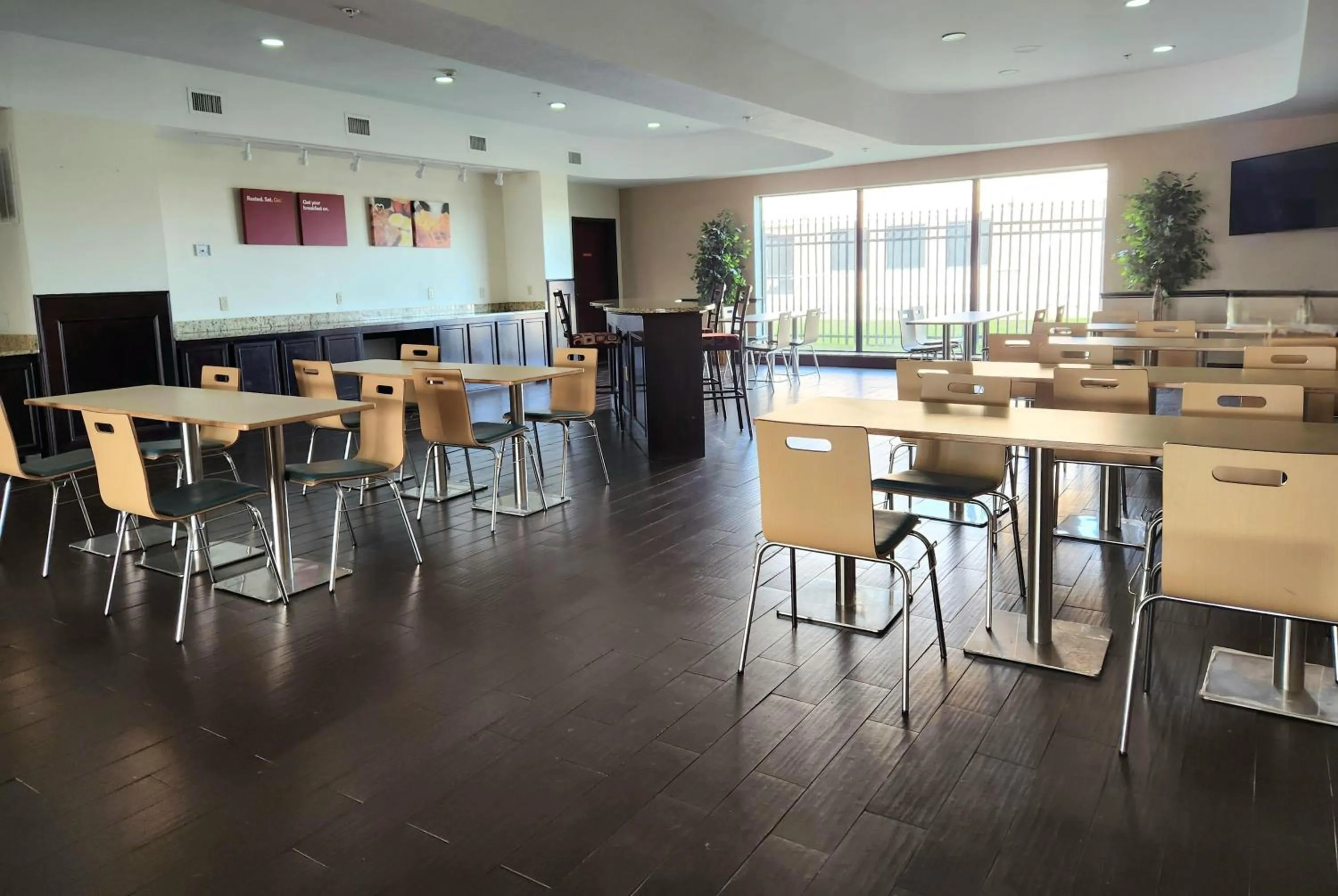 Breakfast in Days Inn & Suites by Wyndham Houston / West Energy Corridor