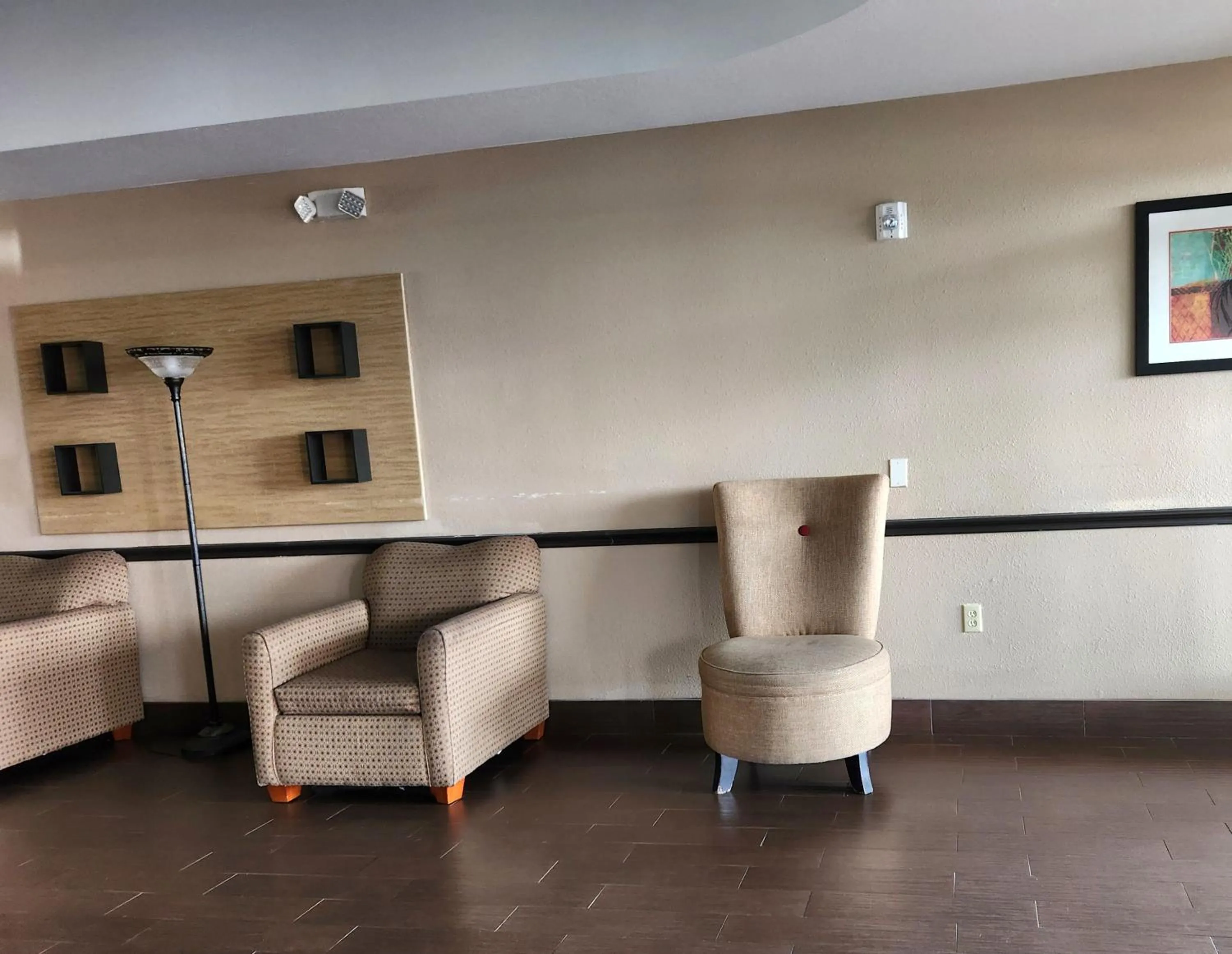 Lobby or reception in Days Inn & Suites by Wyndham Houston / West Energy Corridor