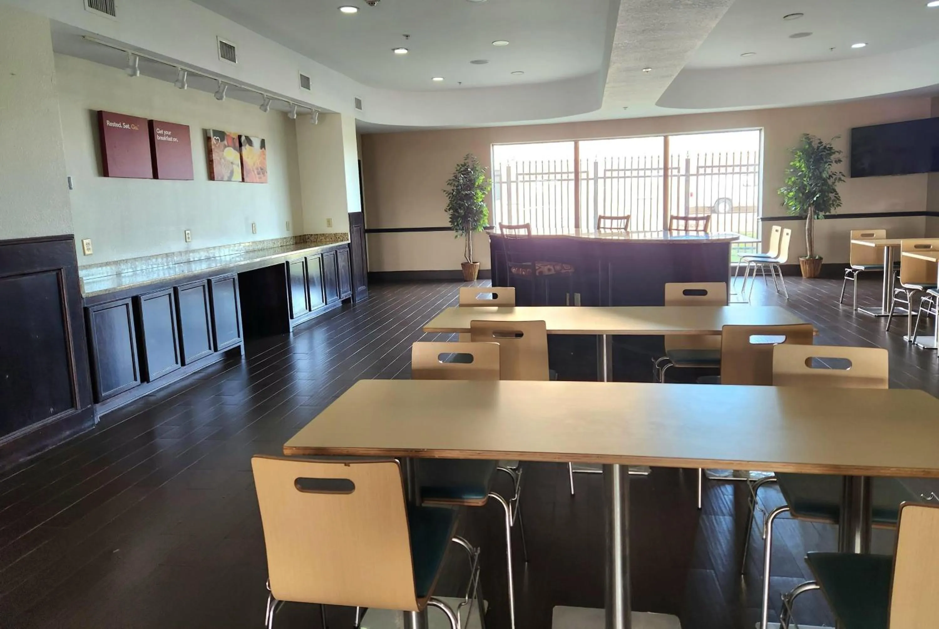 Breakfast in Days Inn & Suites by Wyndham Houston / West Energy Corridor