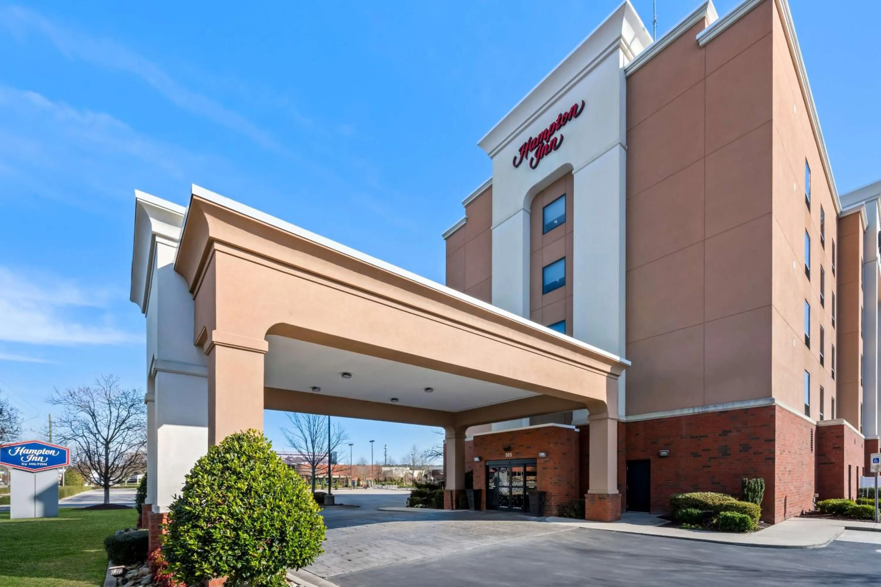 Property building in Hampton Inn Greenville